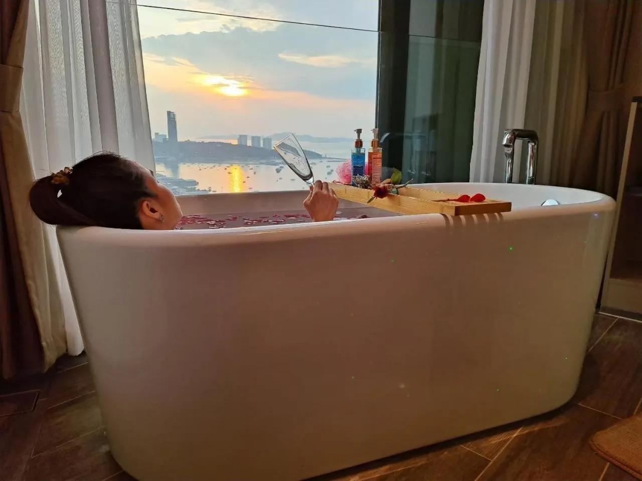 People in Edge Central Pattaya by Mickey