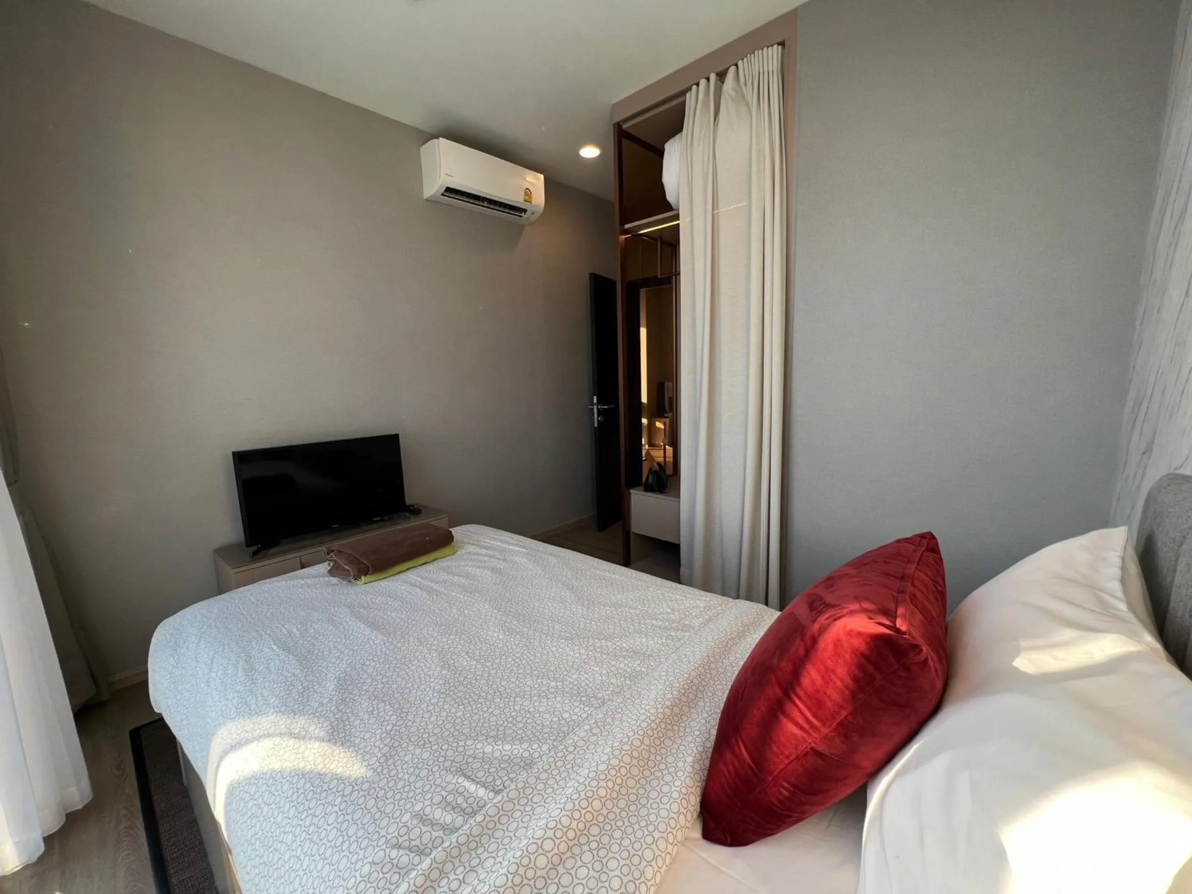 Bed in Edge Central Pattaya by Mickey