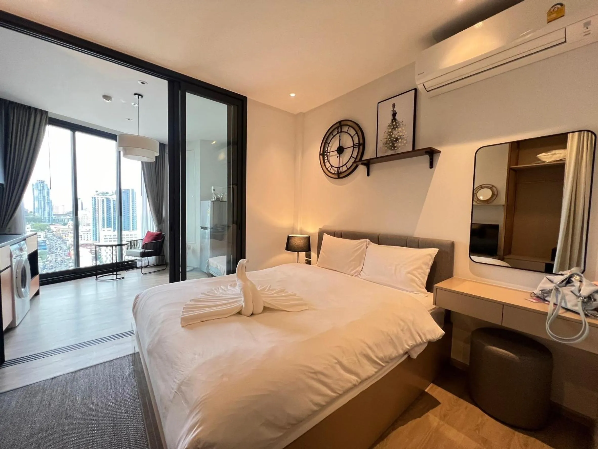 Bed in Edge Central Pattaya by Mickey