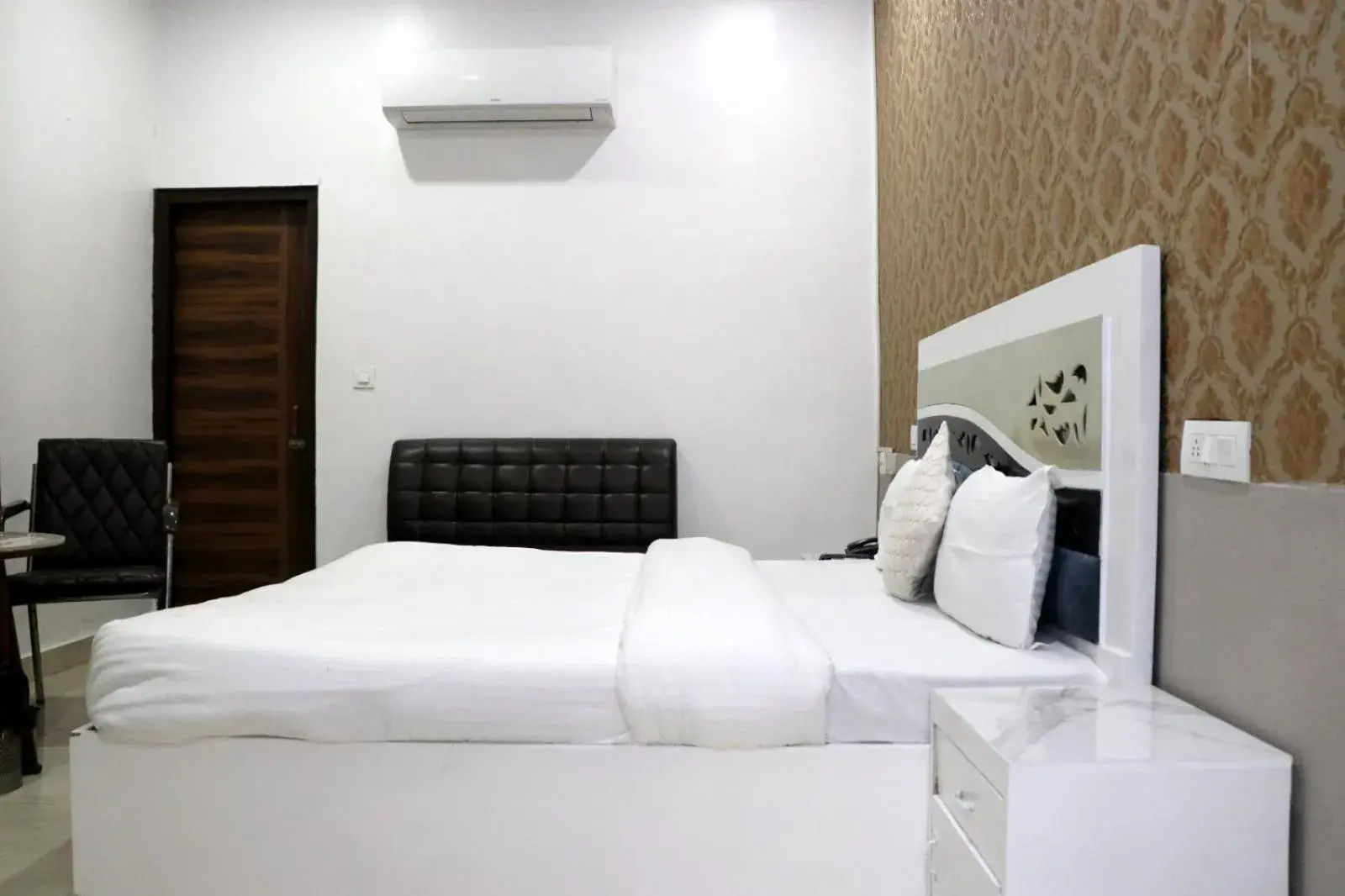 Double Room in Sheela Stays Double Room in Sheela Stays