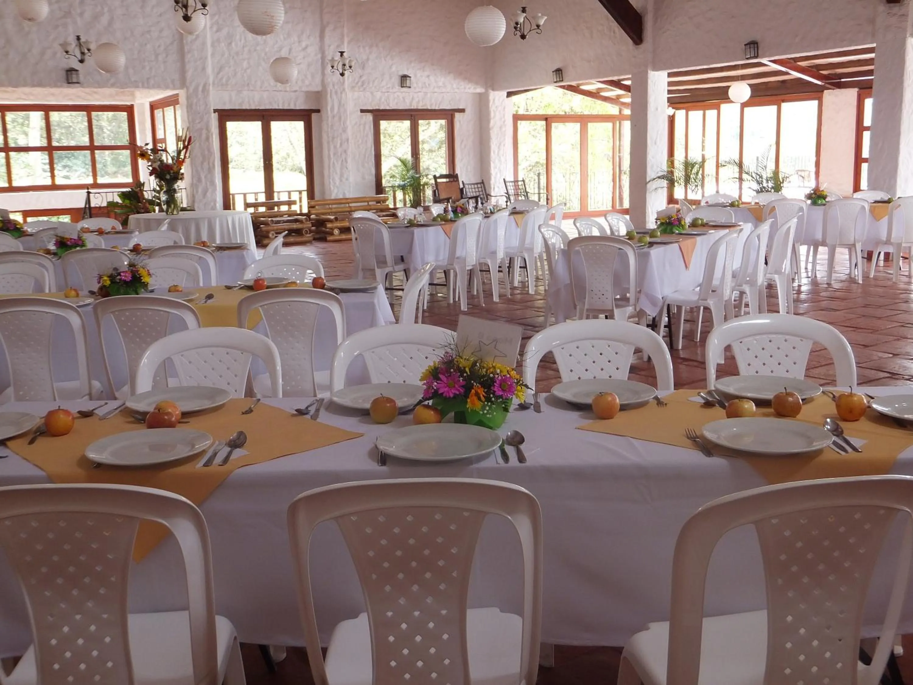 Restaurant/places to eat in San Agustin Internacional Hotel