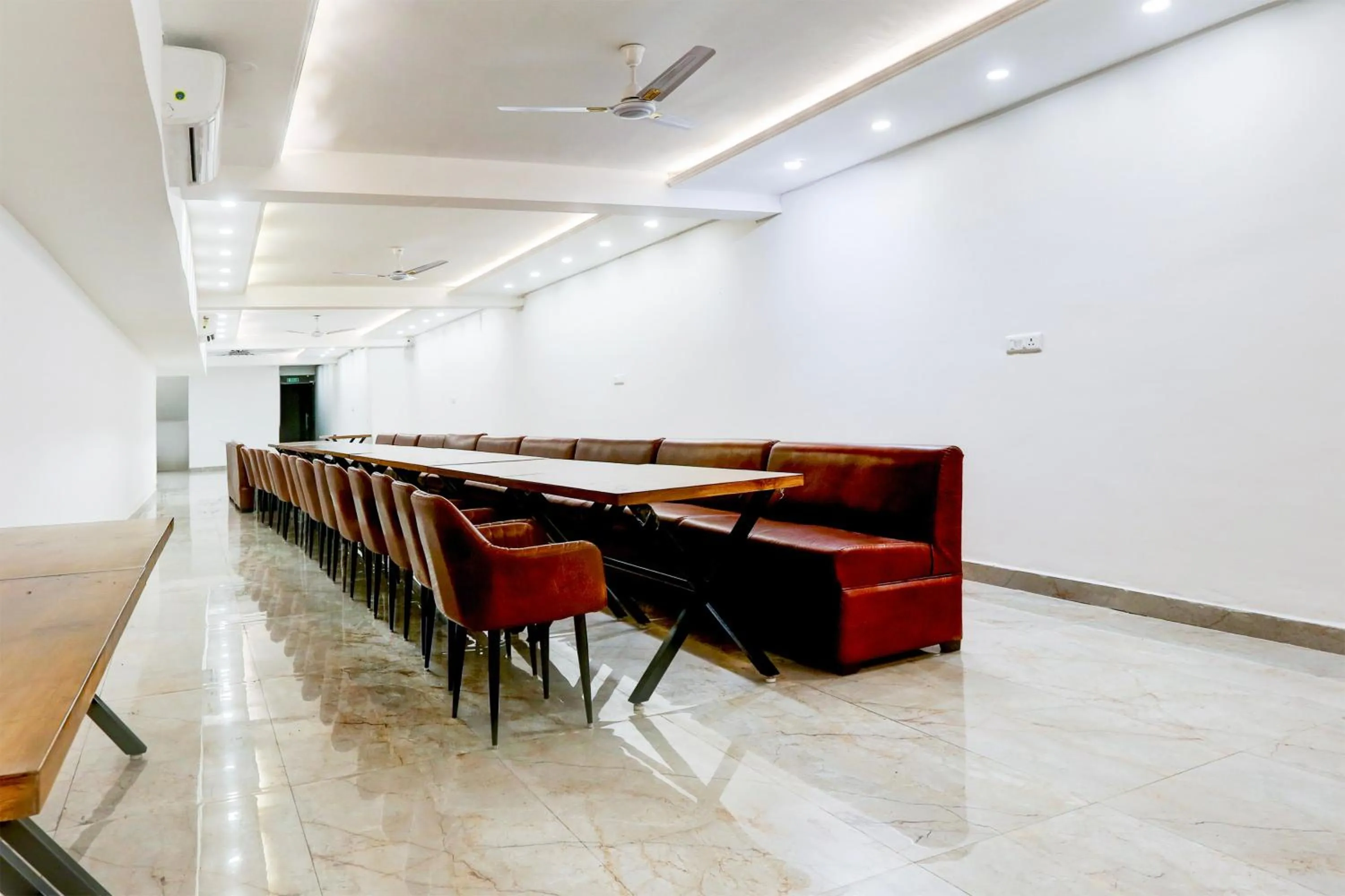 Restaurant/places to eat in Super Townhouse Eden Garden Zirakpur