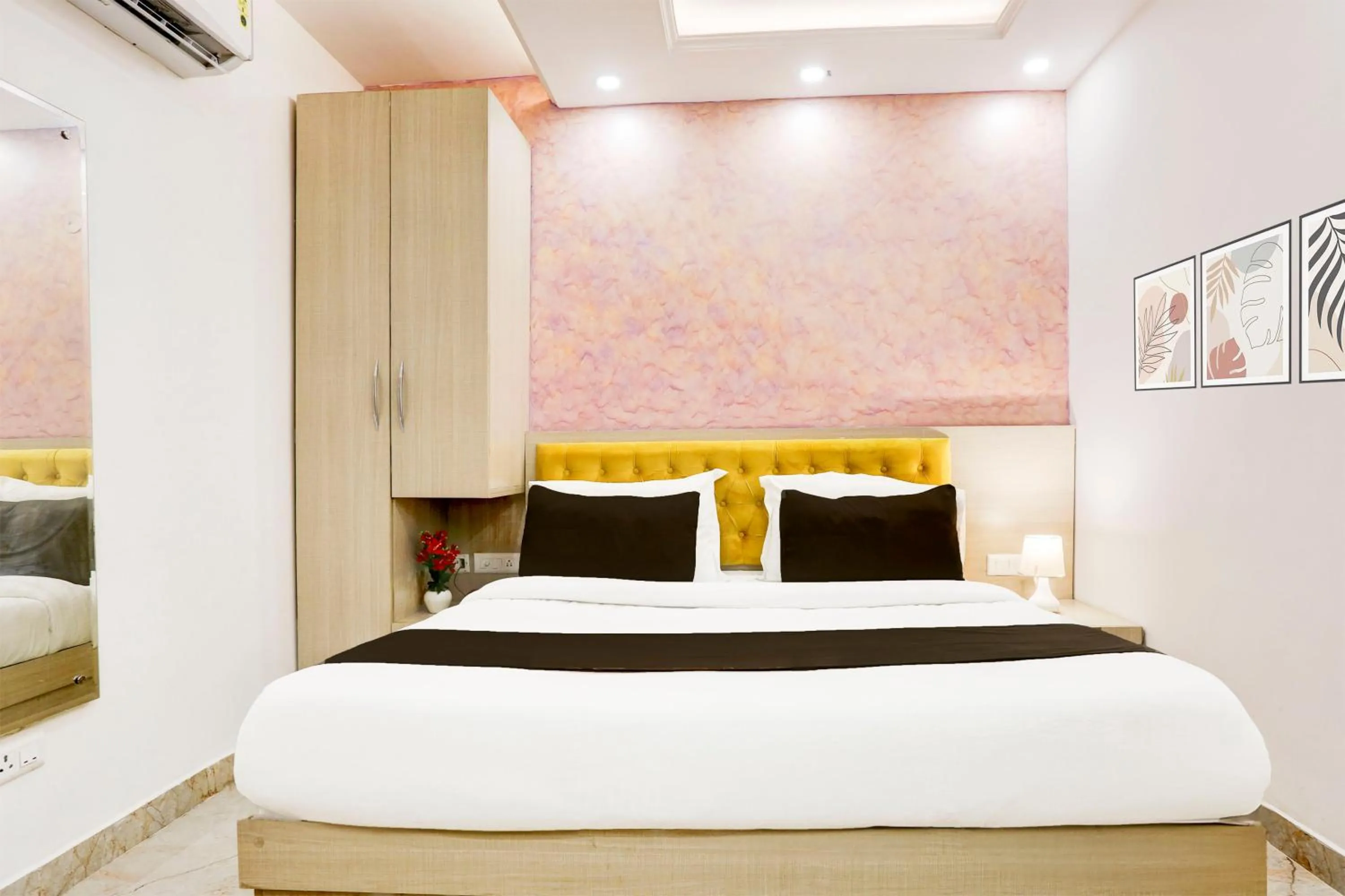 Bedroom, Bed in Super Townhouse Eden Garden Zirakpur