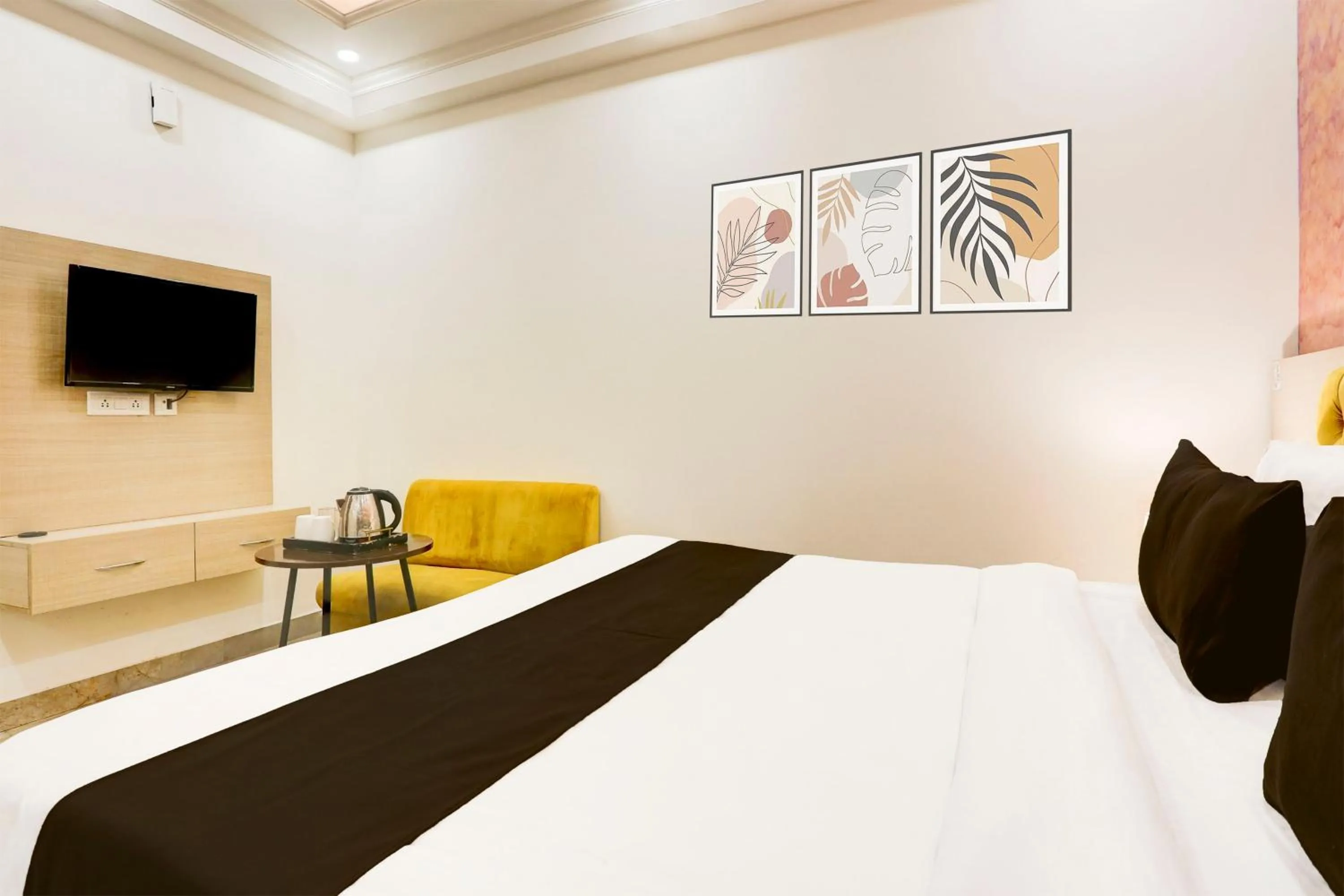 Bedroom, Bed in Super Townhouse Eden Garden Zirakpur