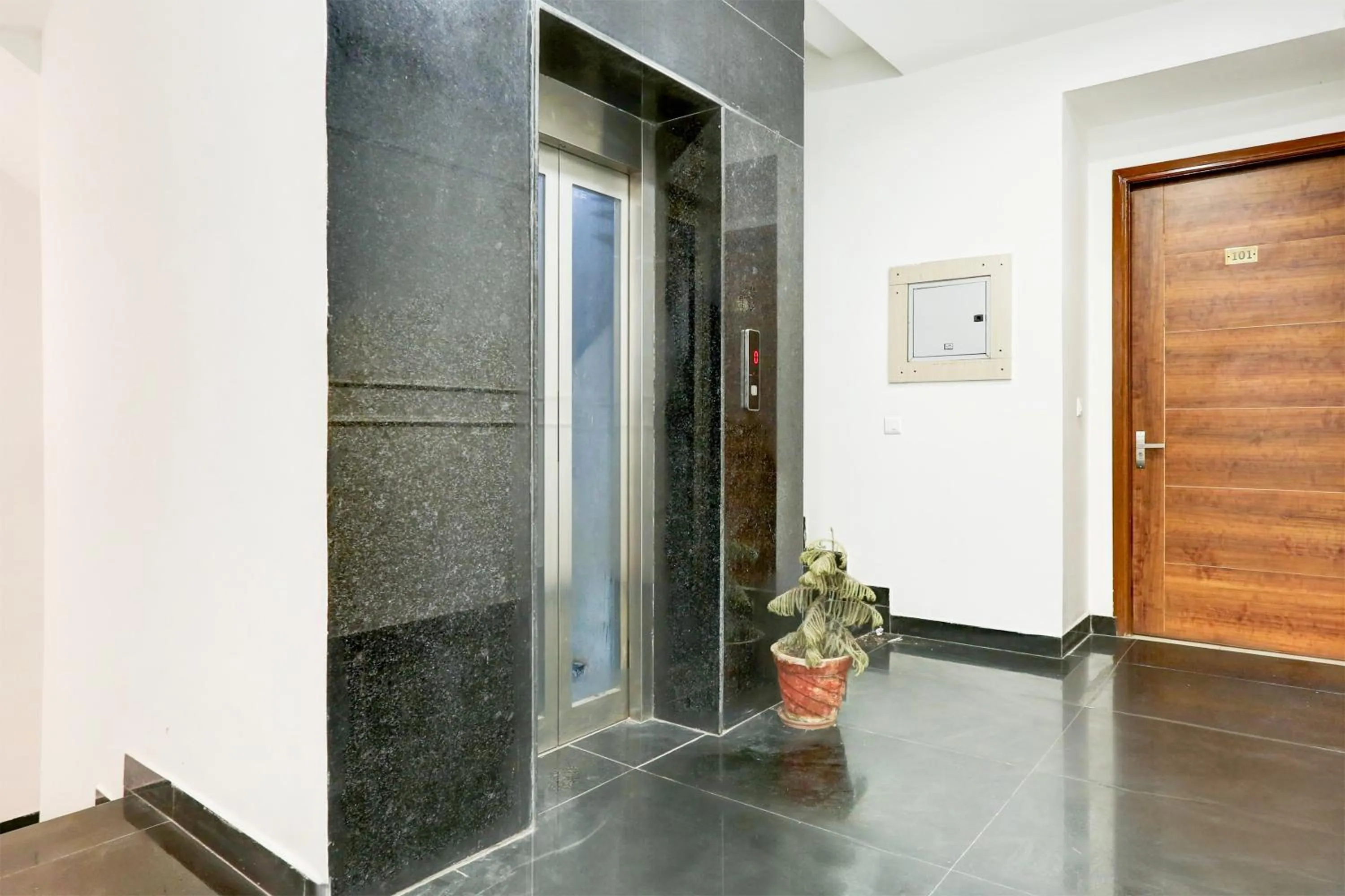 Lobby or reception in Super Townhouse Eden Garden Zirakpur