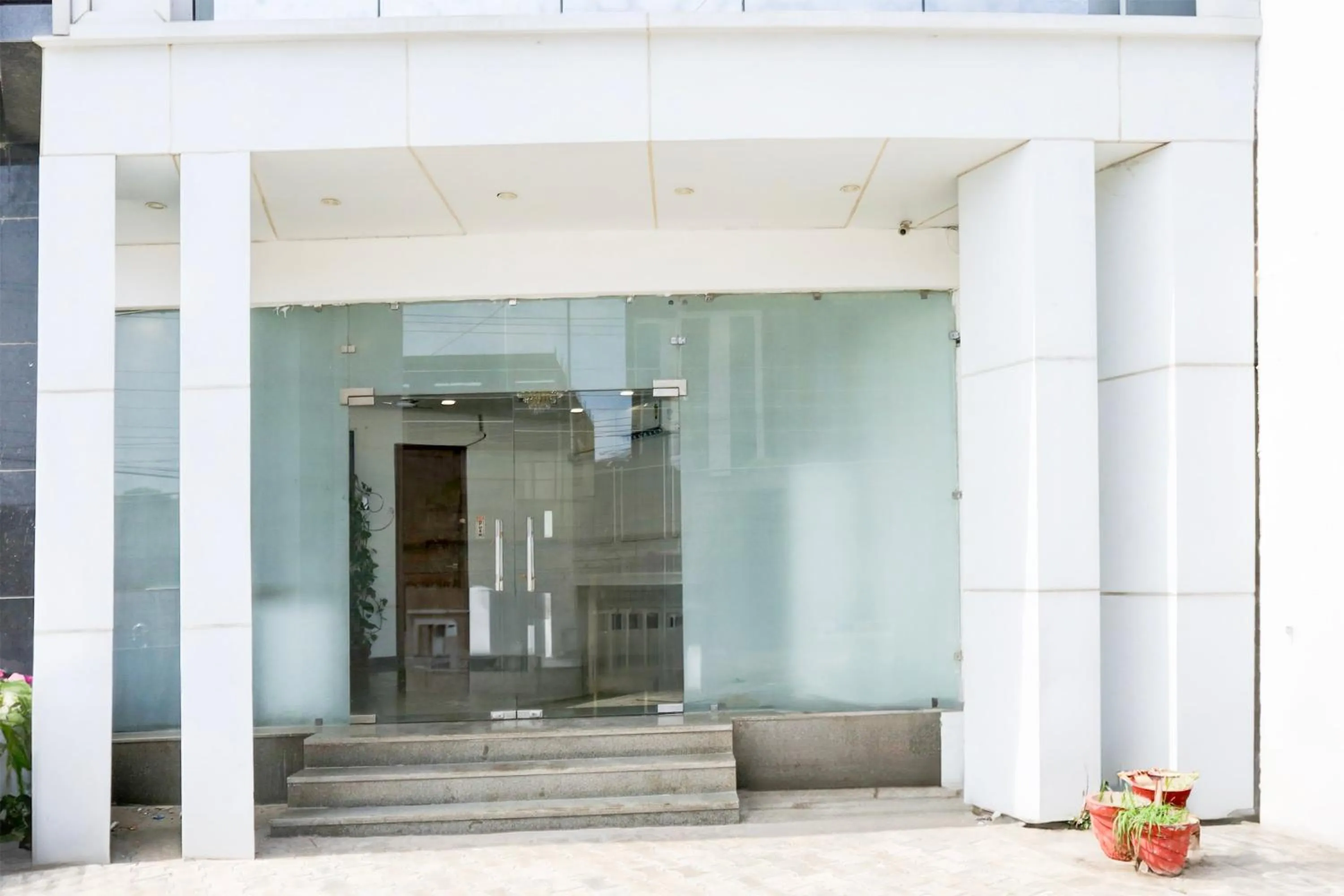 Facade/entrance in Super Townhouse Eden Garden Zirakpur