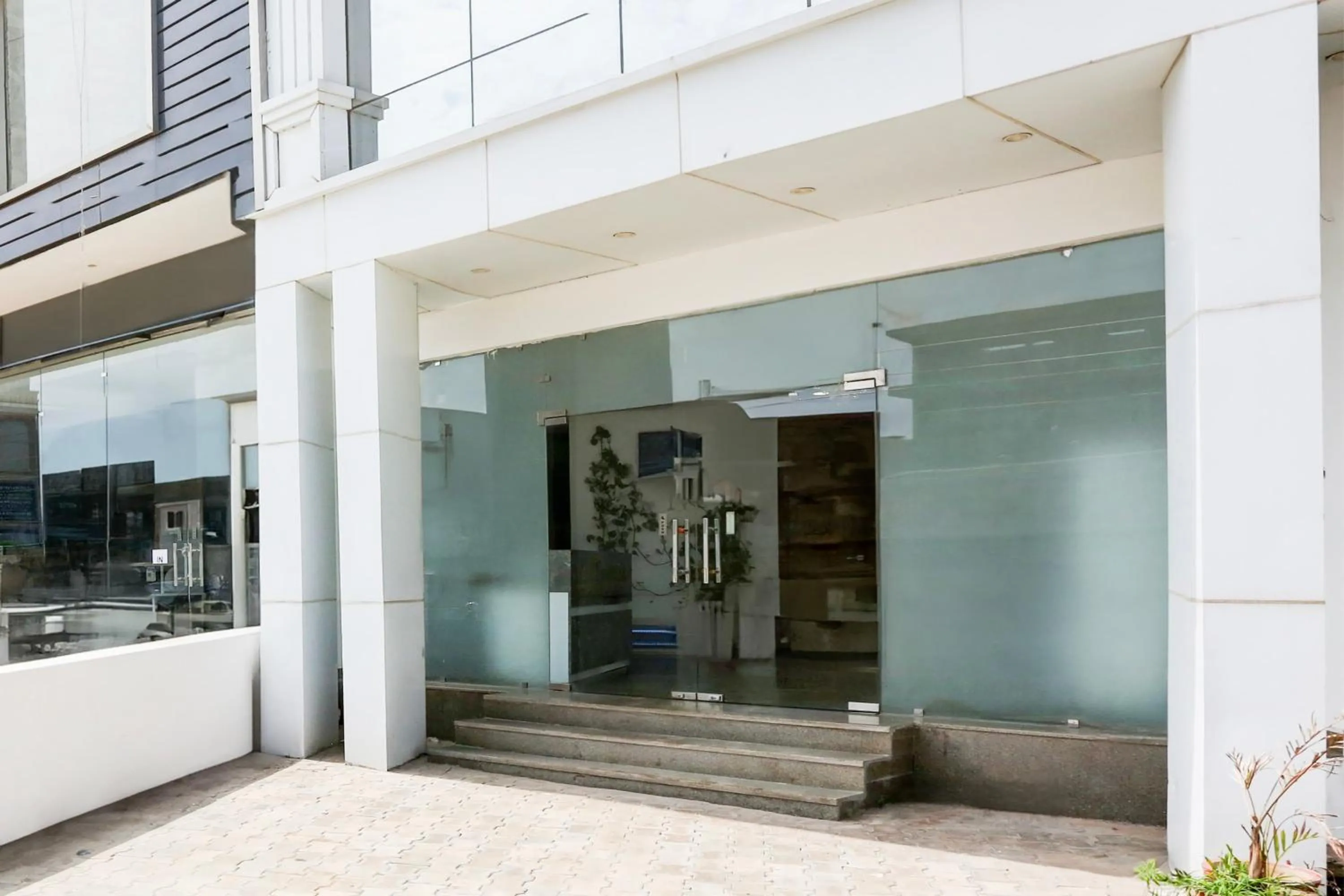 Facade/entrance in Super Townhouse Eden Garden Zirakpur