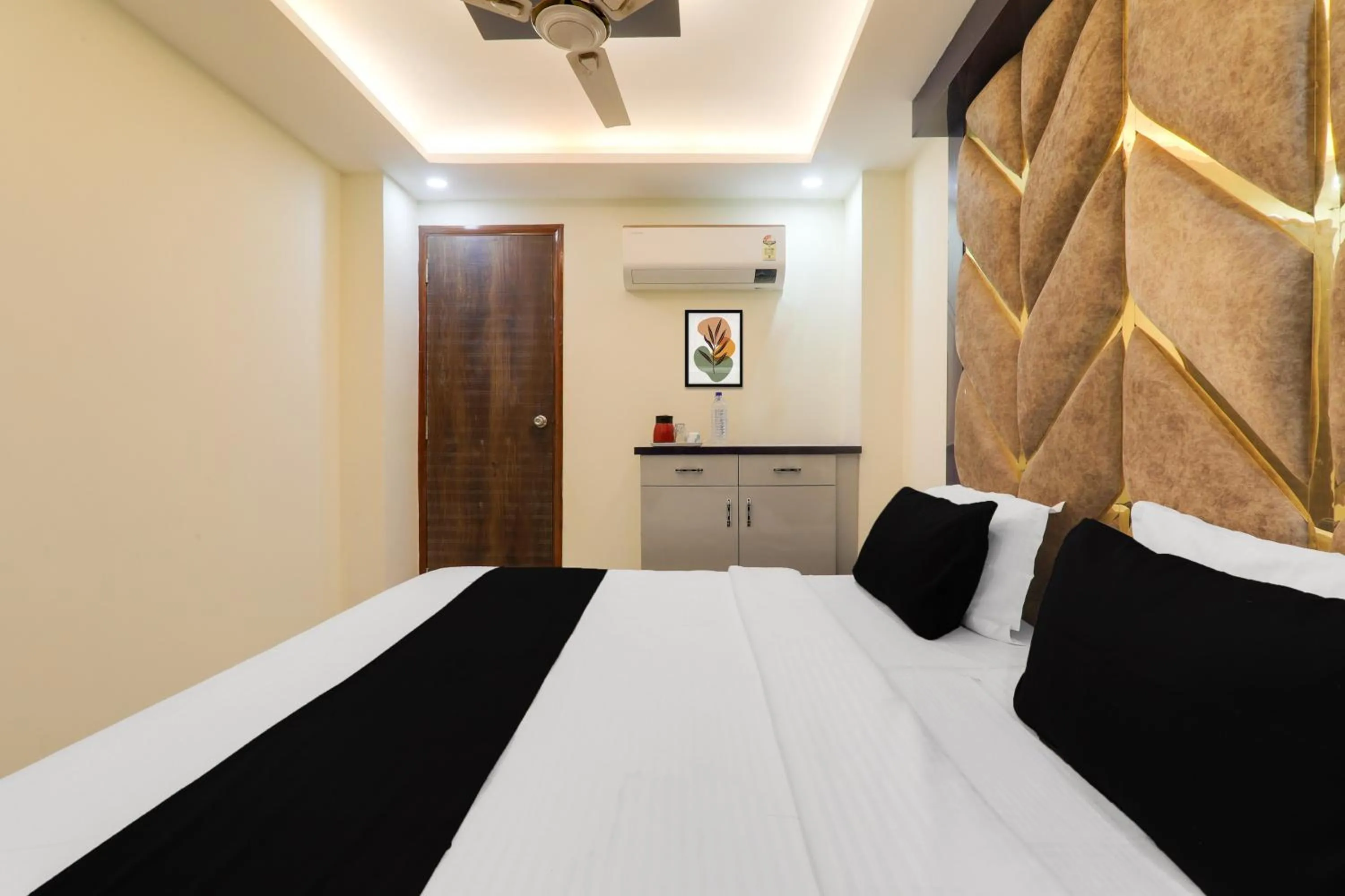 Bedroom, Bed in Hotel O Pragati Guest house