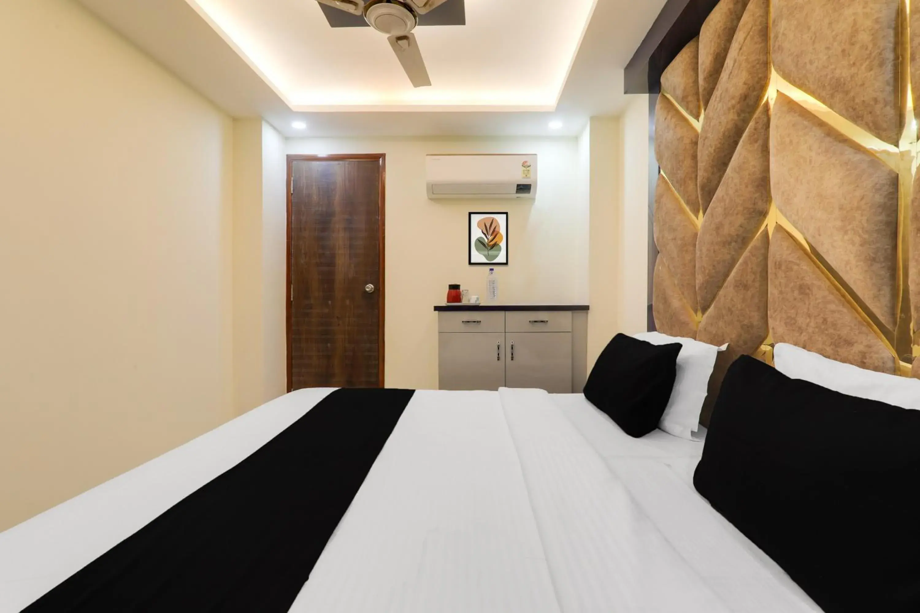 Bedroom, Bed in Super HOTEL O PRAGATI Bedroom, Bed in Super HOTEL O PRAGATI