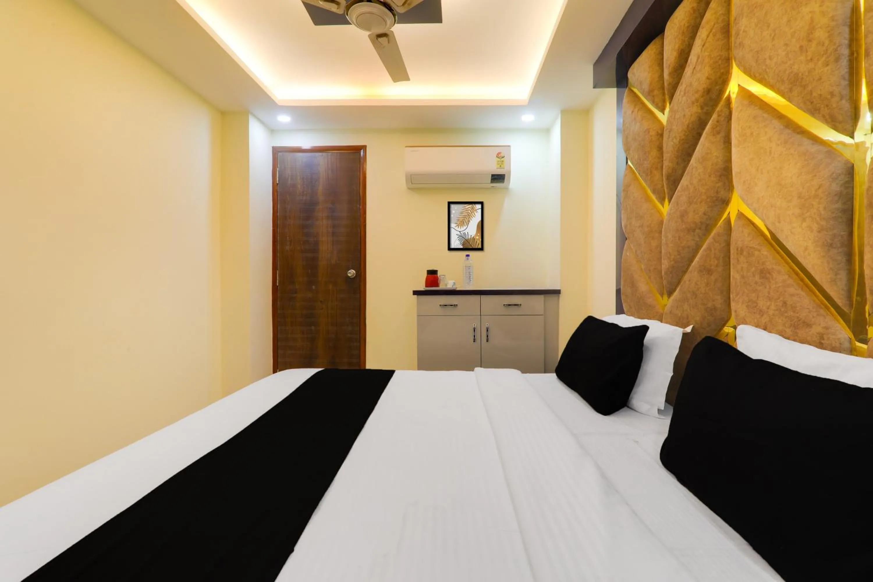 Bedroom, Bed in Hotel O Pragati Guest house