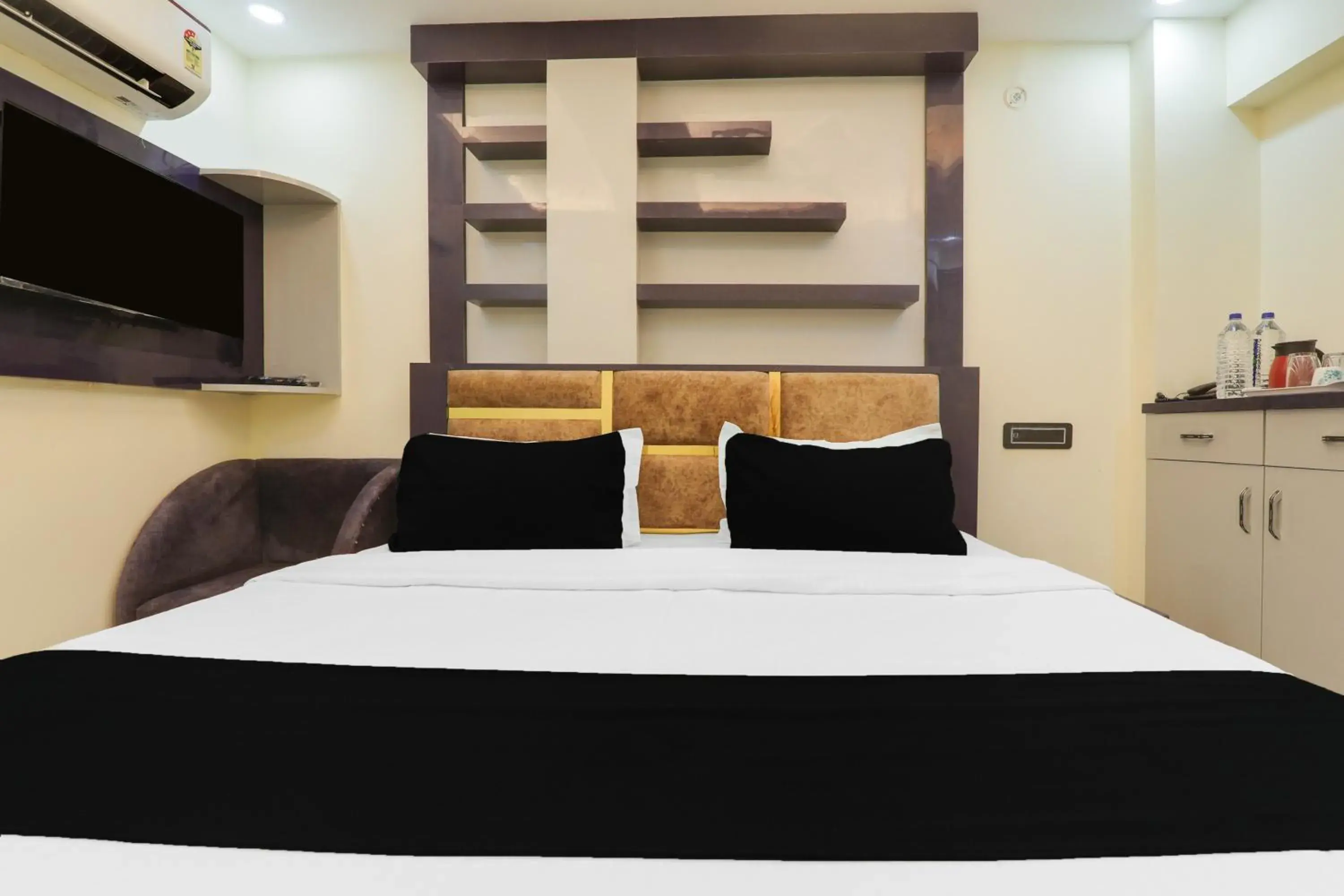 Bedroom, Bed in Super HOTEL O PRAGATI Bedroom, Bed in Super HOTEL O PRAGATI