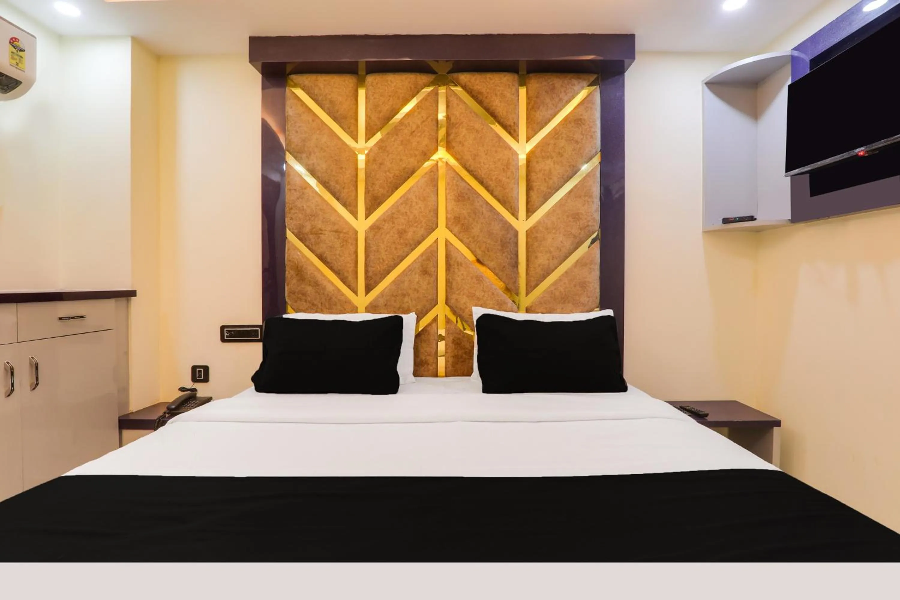 Bedroom, Bed in Hotel O Pragati Guest house