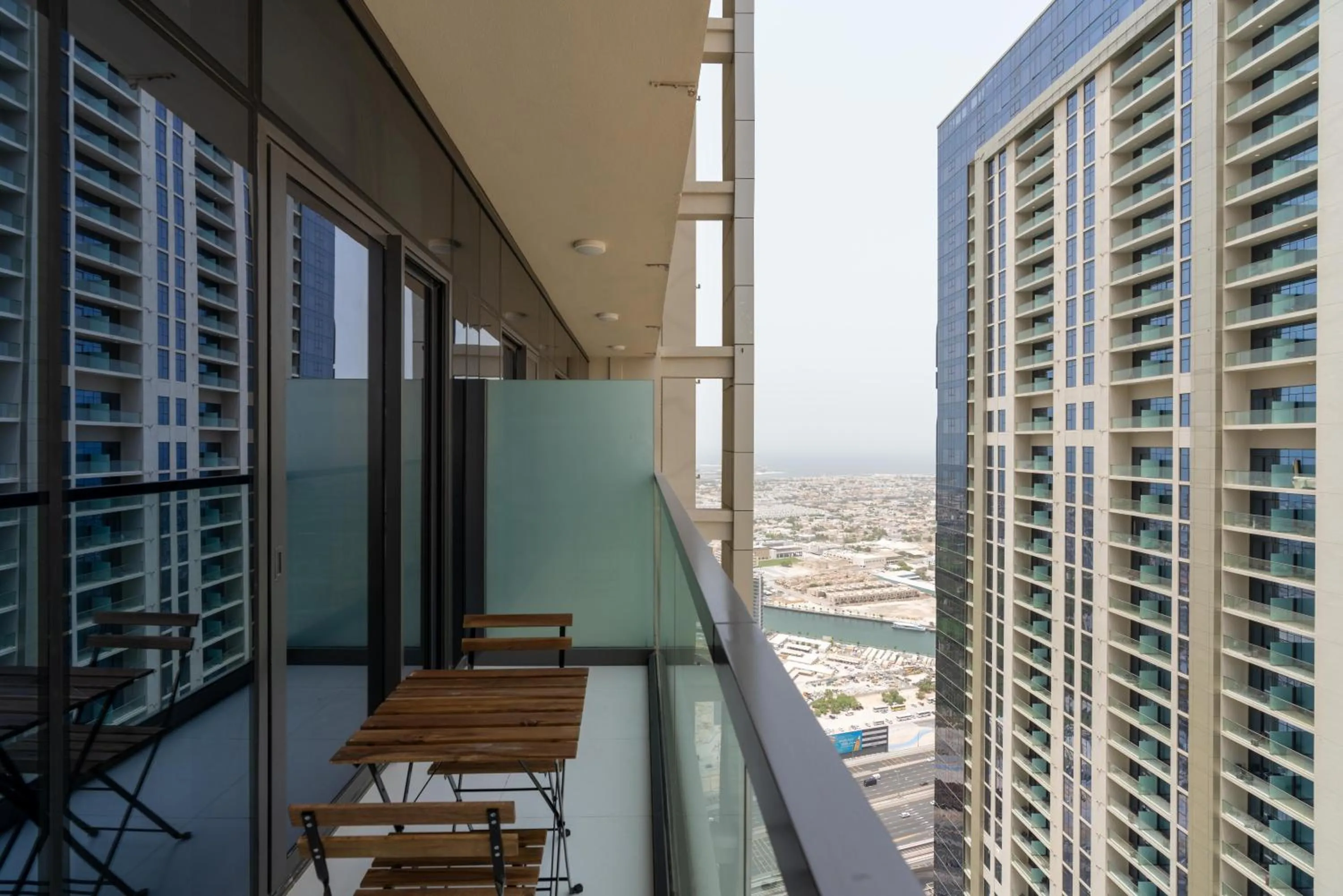 Lux BnB Aykon Tower I Skyline Canal Views