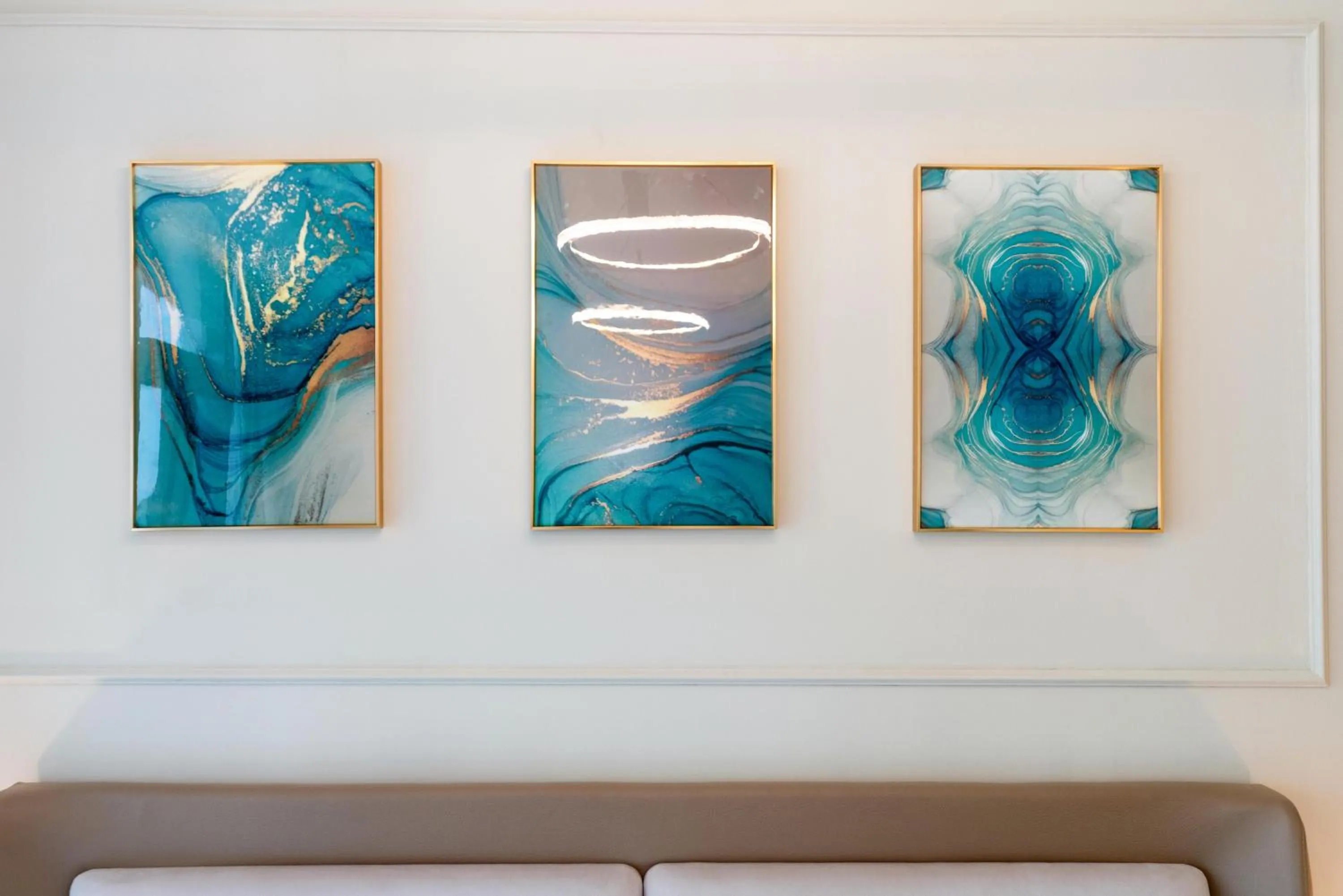 Lux BnB Aykon Tower I Skyline Canal Views