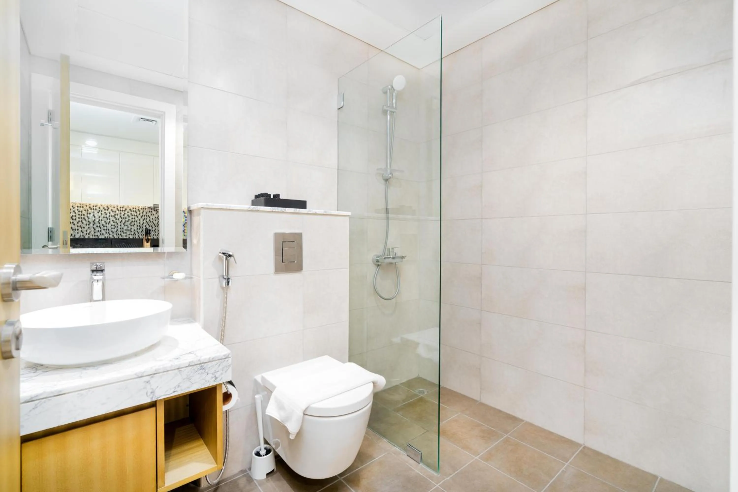 Lux BnB Aykon Tower I Skyline Canal Views