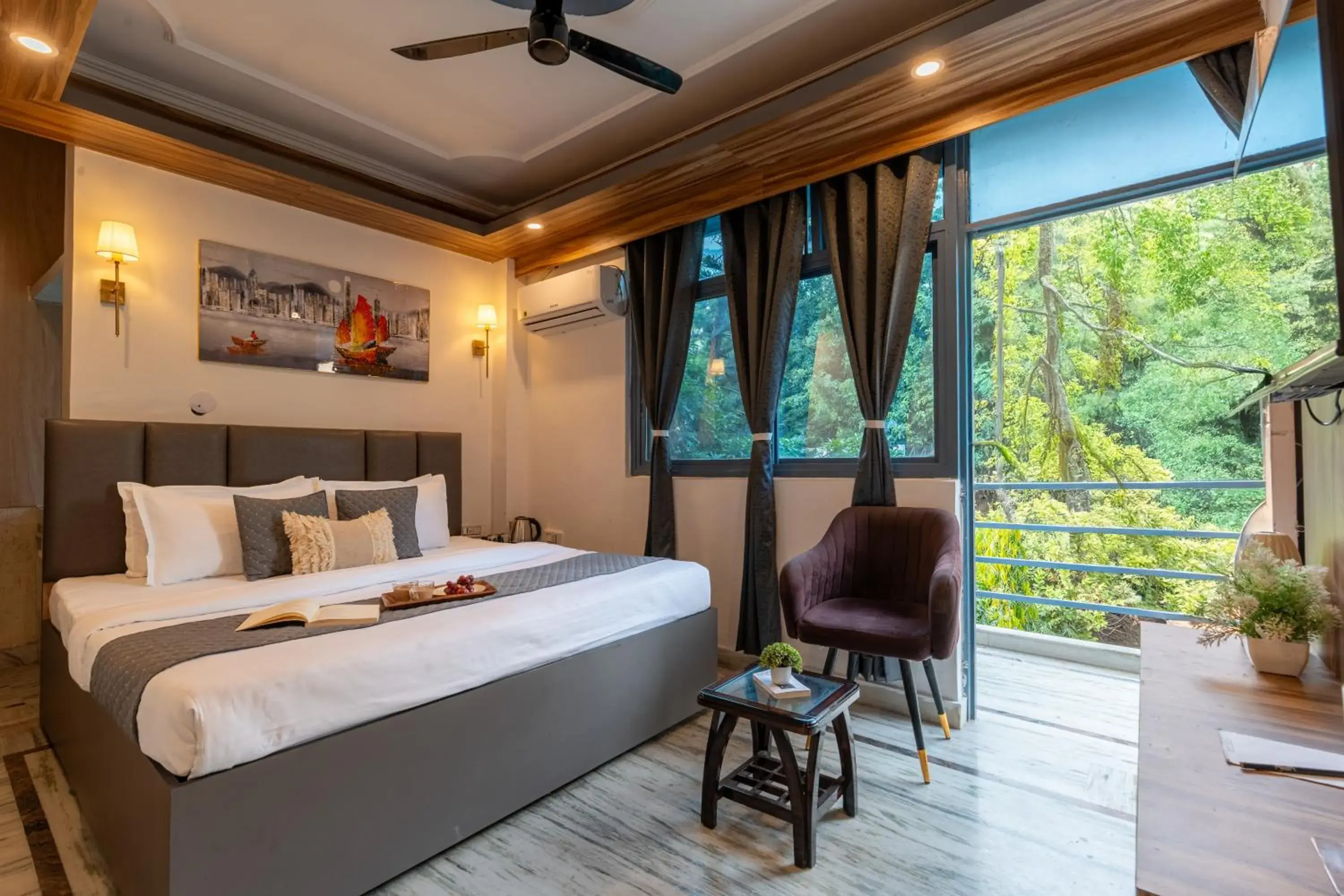 Double Room with Balcony in ZoukStayz Double Room with Balcony in ZoukStayz