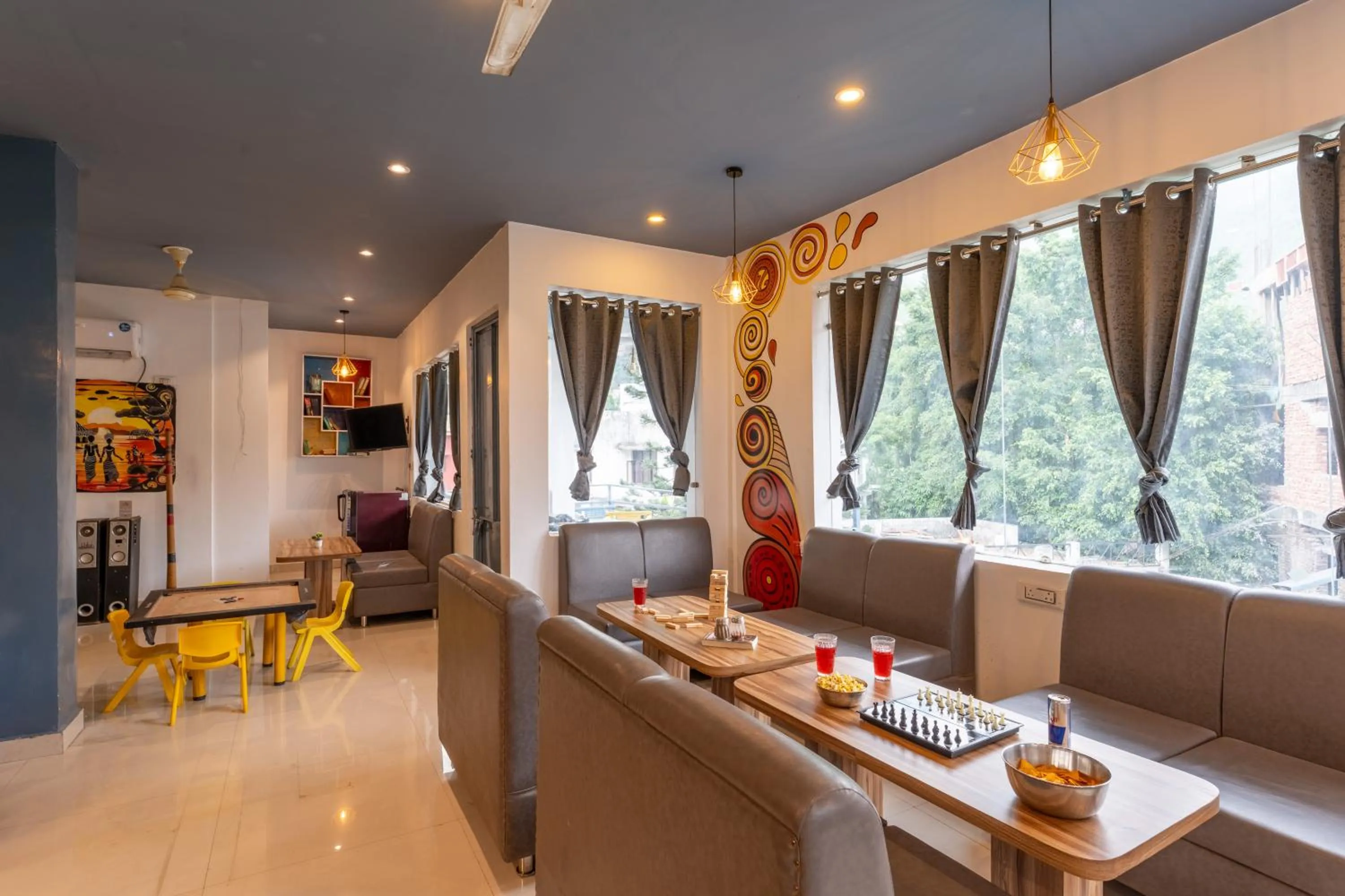 Communal lounge/ TV room in ZoukStayz