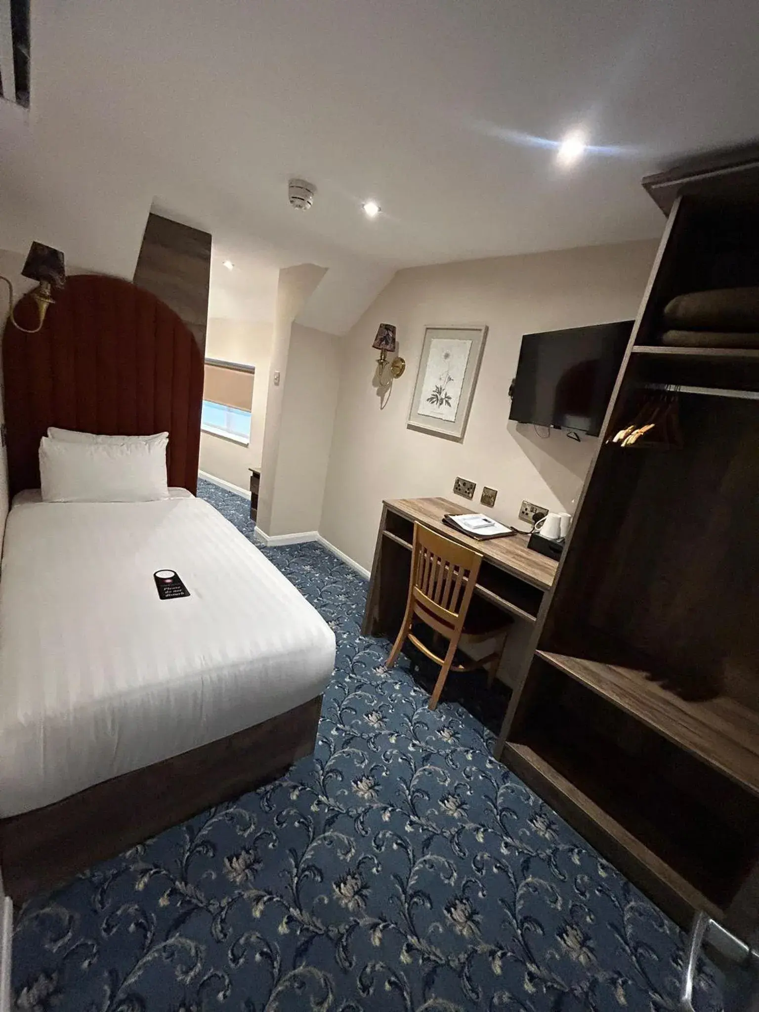 Standard Twin Room in The Tudor Hotel Standard Twin Room in The Tudor Hotel