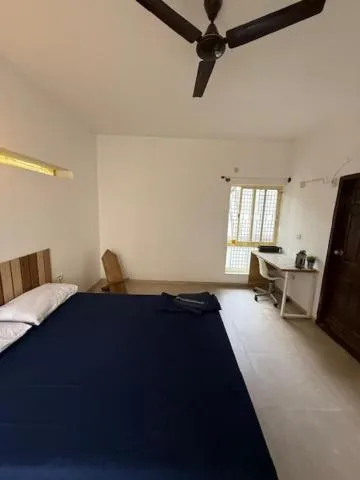 Bedroom, Bed in Transit Stay