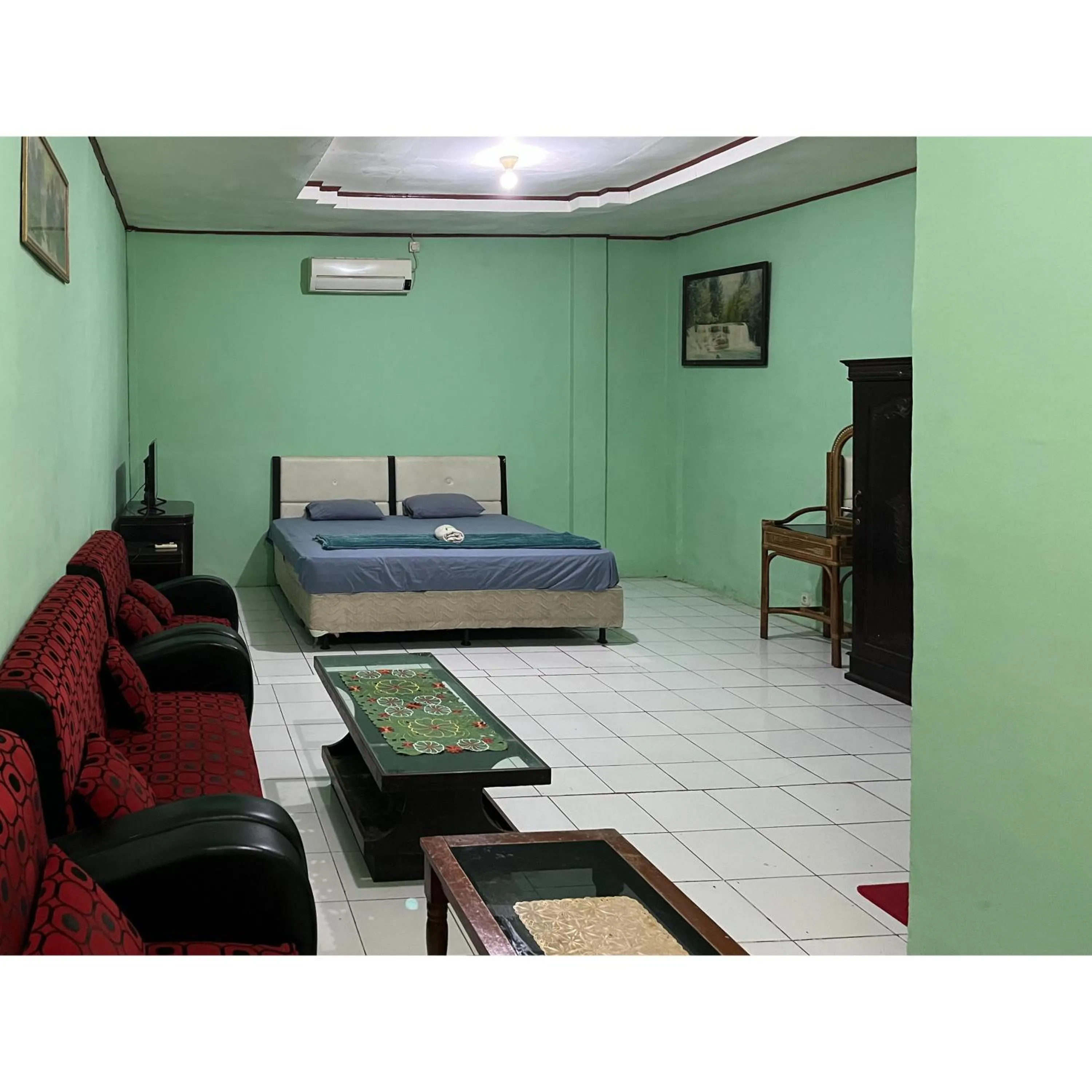 Bedroom, Bed in Afiat Hotel Maros Makassar RedPartner