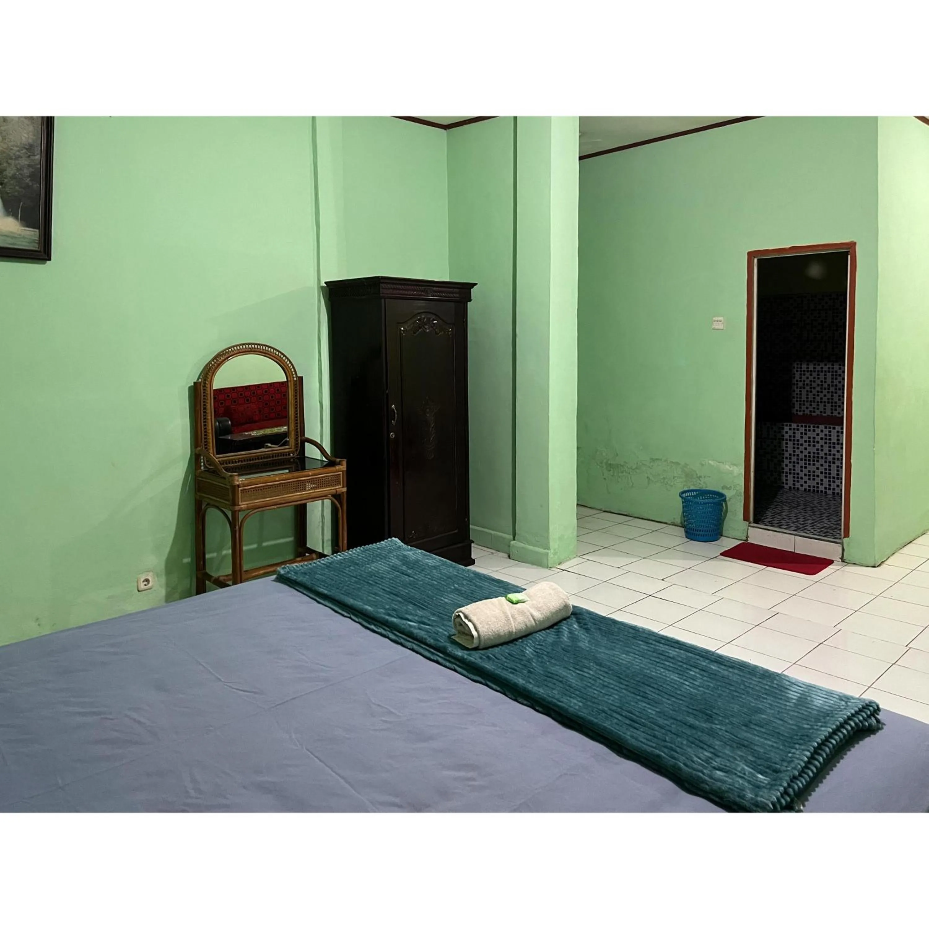 Bedroom, Bed in Afiat Hotel Maros Makassar RedPartner