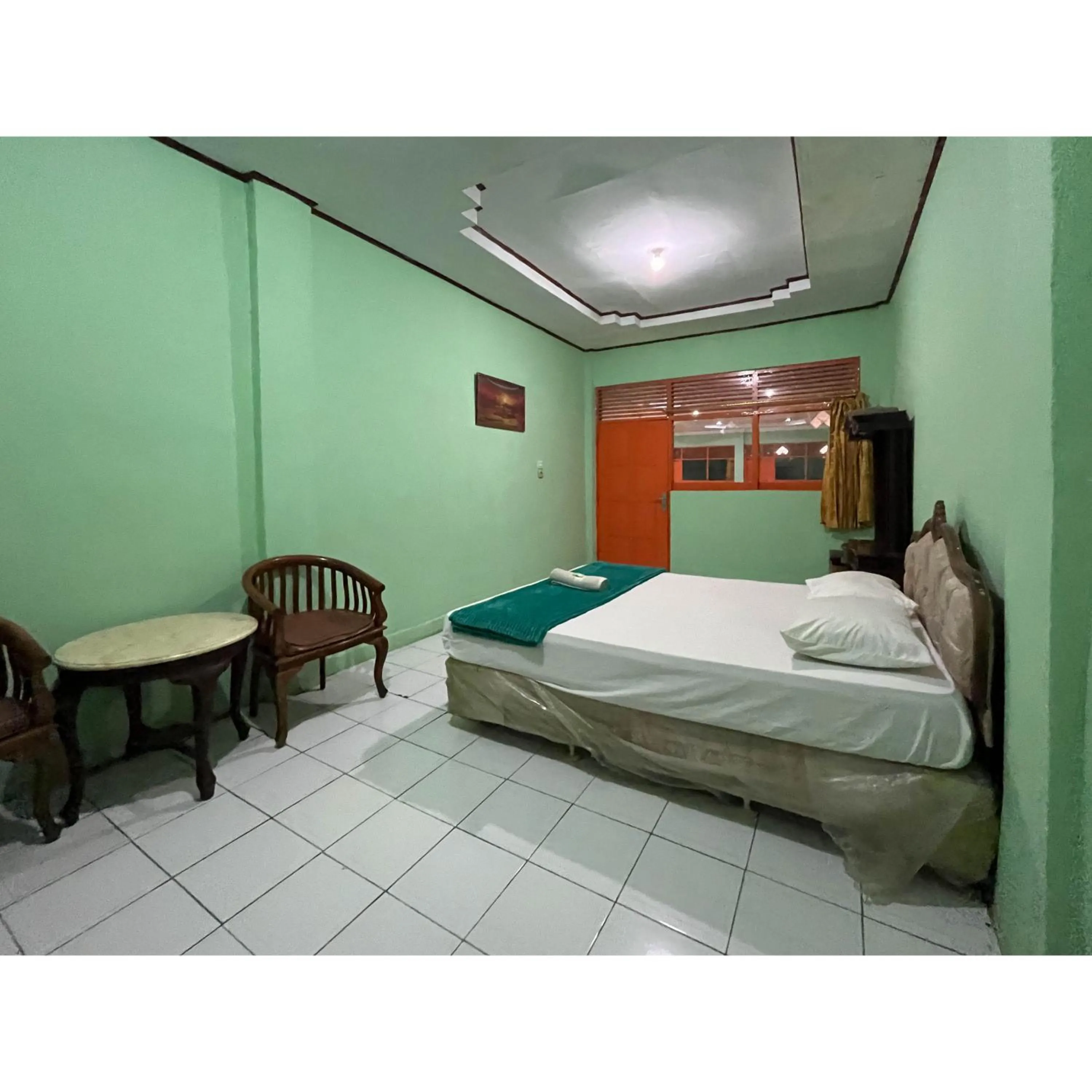 Bedroom, Bed in Afiat Hotel Maros Makassar RedPartner