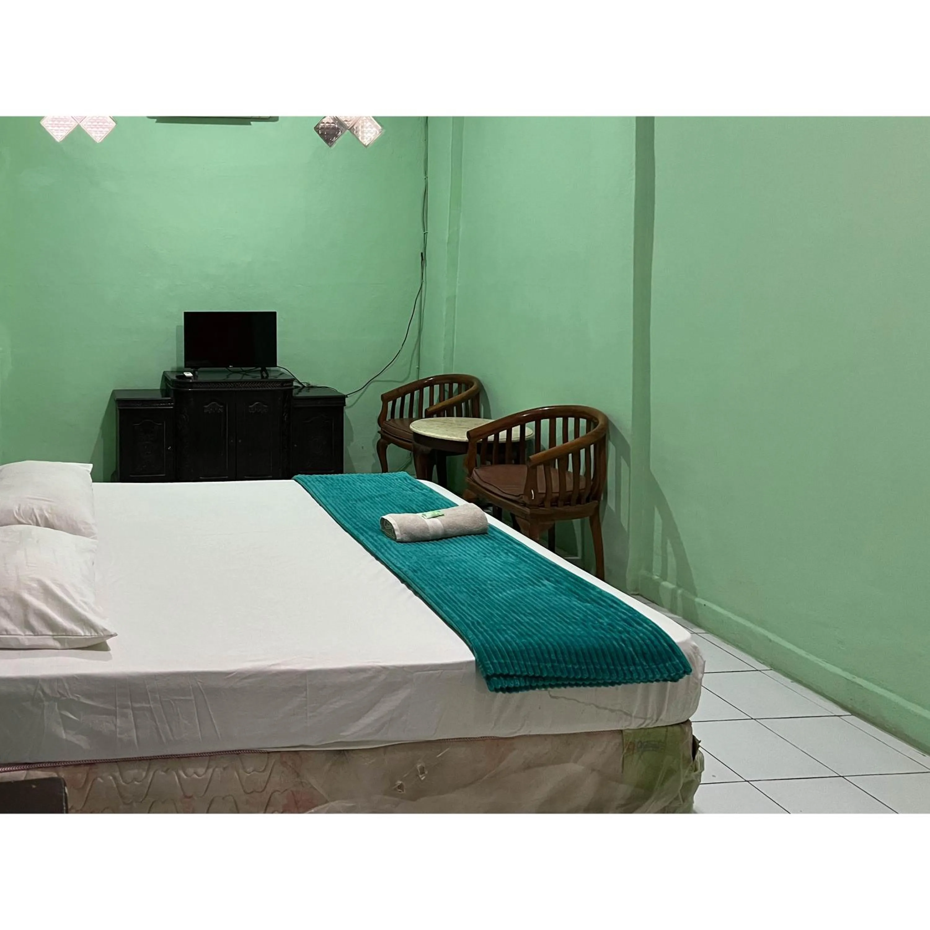 Bedroom, Bed in Afiat Hotel Maros Makassar RedPartner