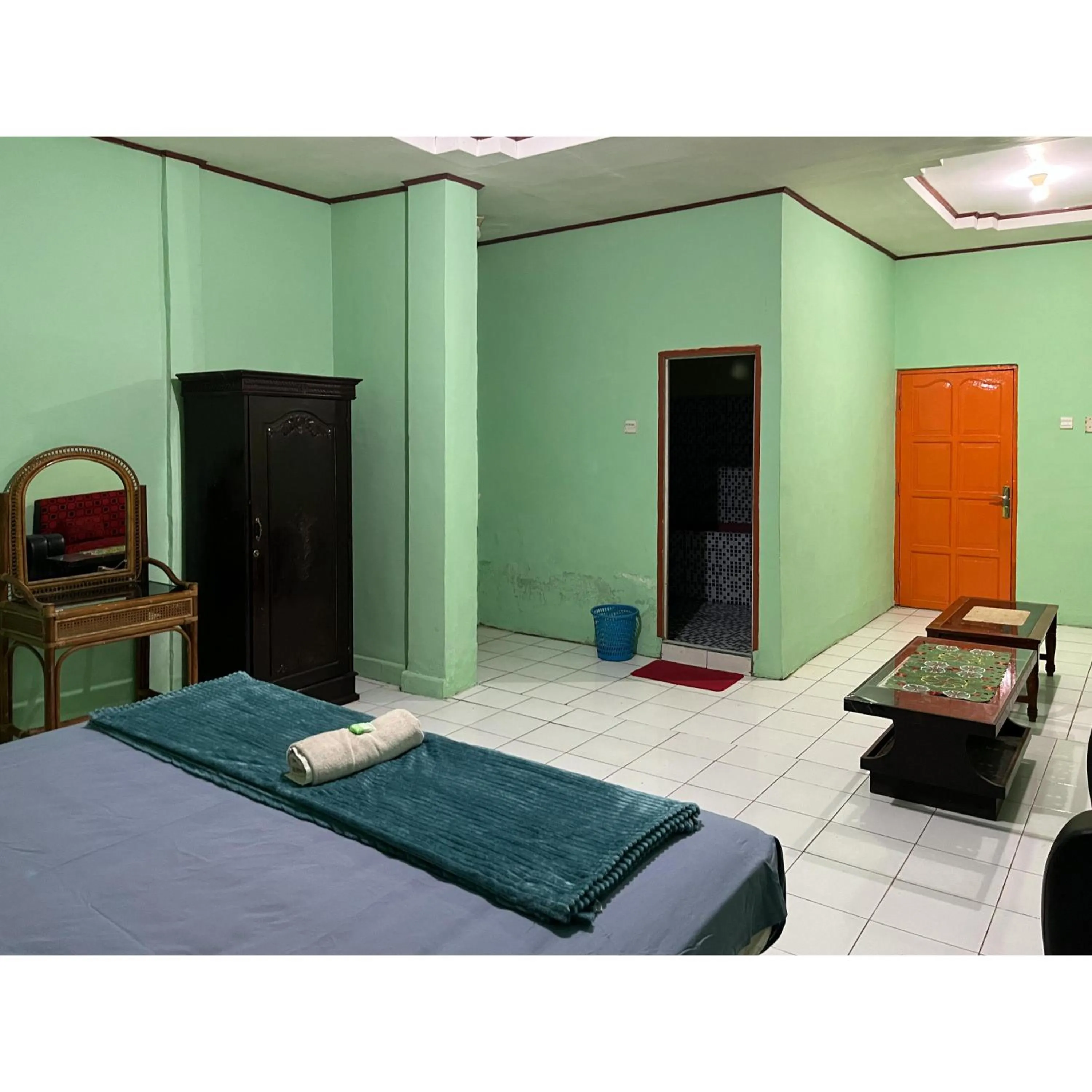 Bedroom, Bed in Afiat Hotel Maros Makassar RedPartner