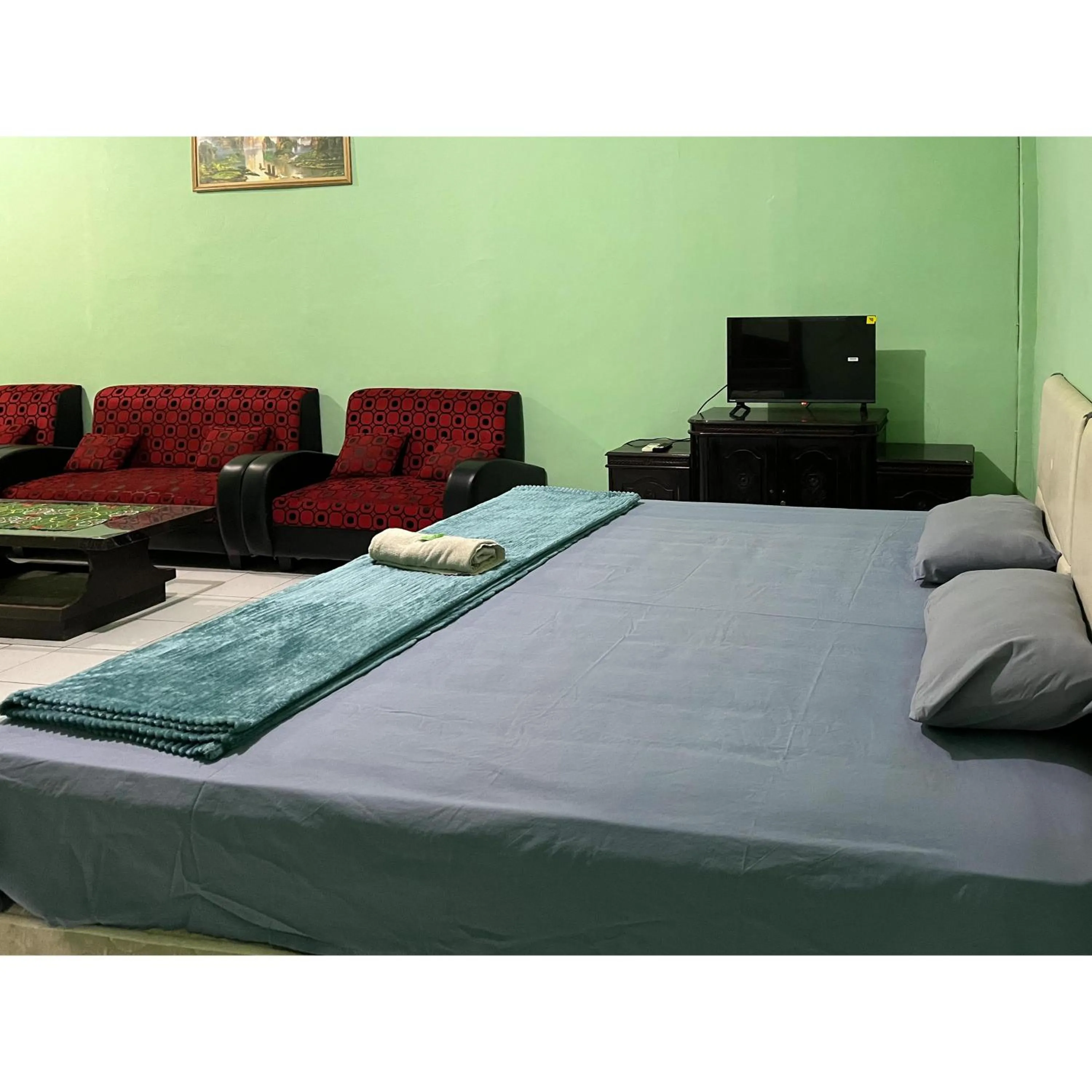 Bedroom, Bed in Afiat Hotel Maros Makassar RedPartner
