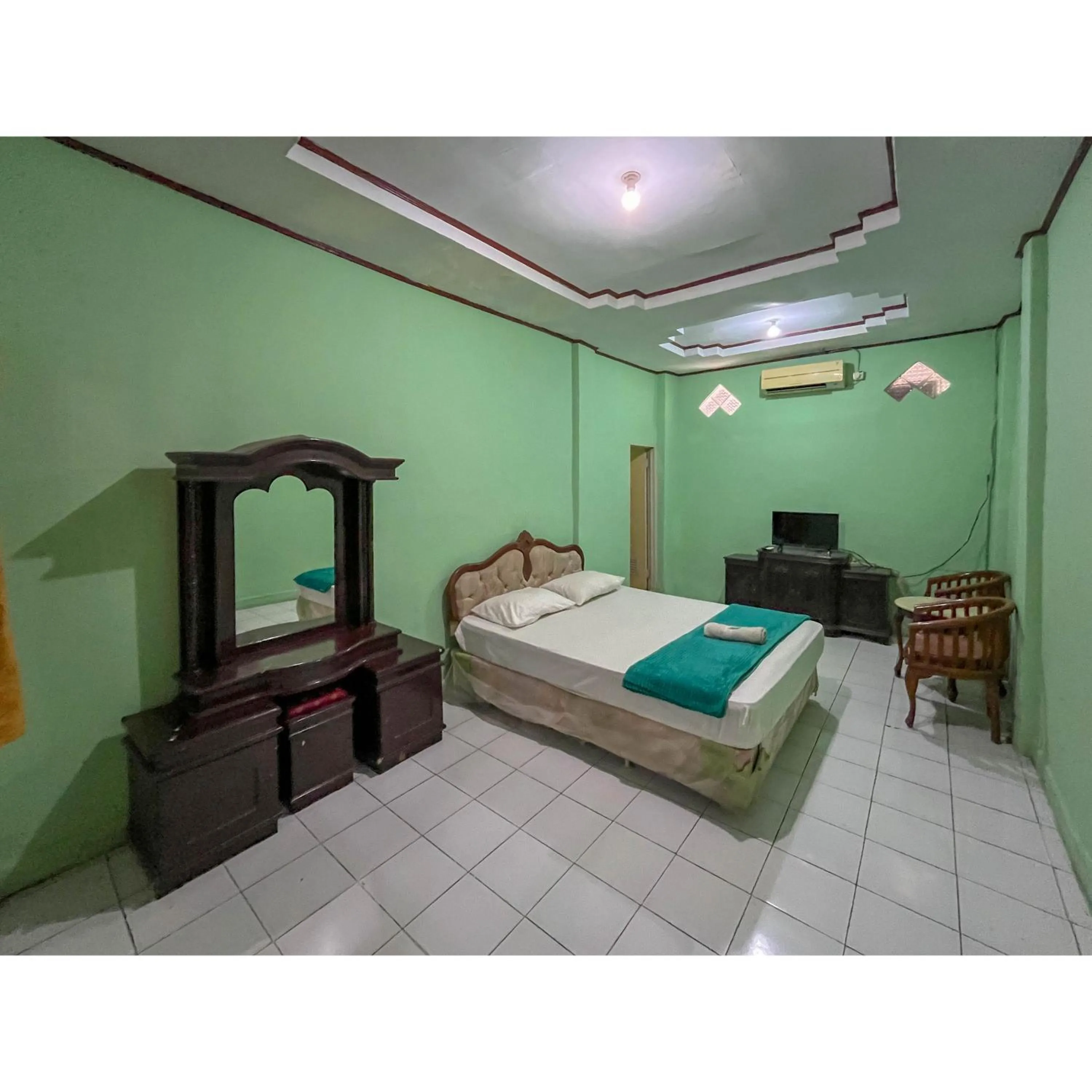 Bedroom, Bed in Afiat Hotel Maros Makassar RedPartner