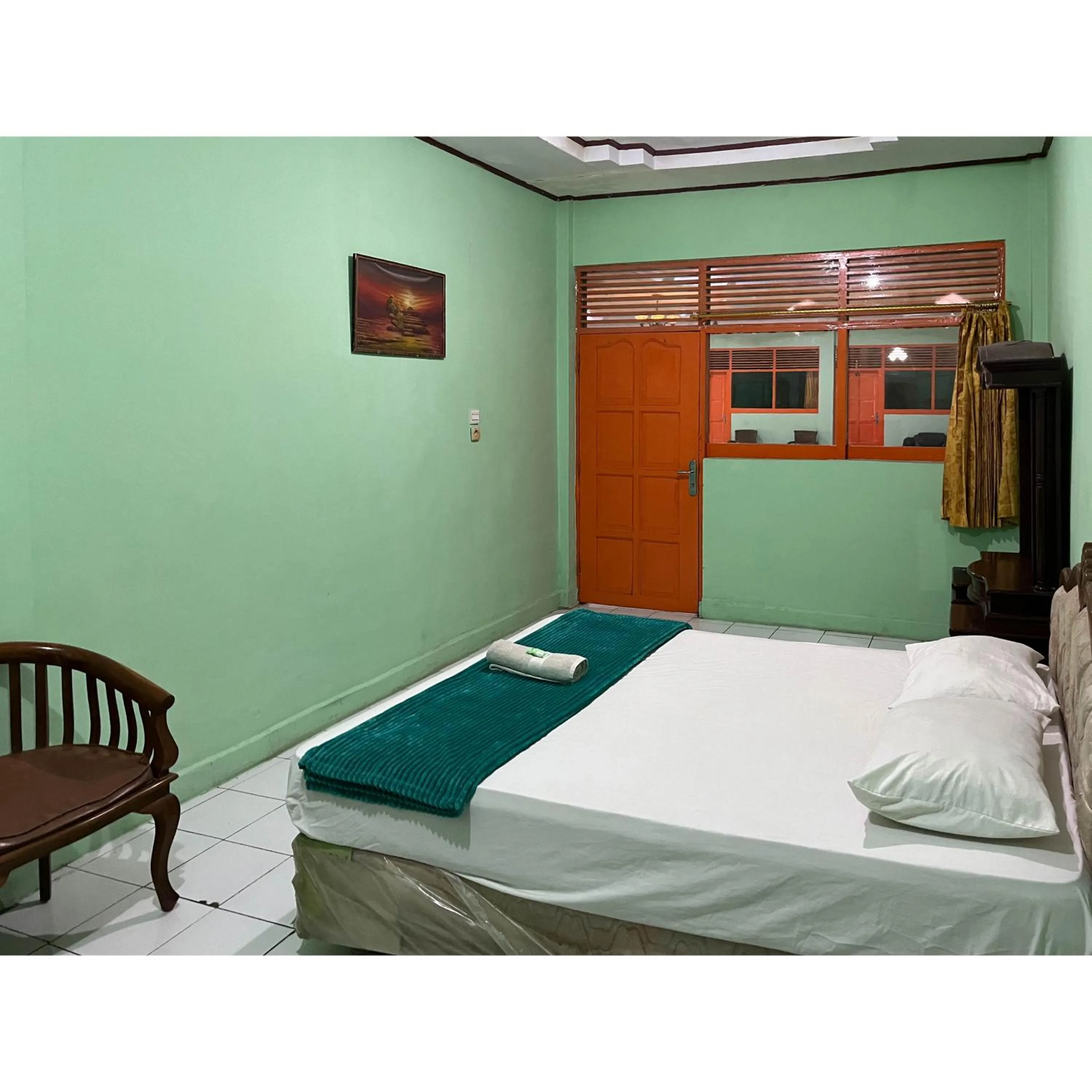 Bedroom, Bed in Afiat Hotel Maros Makassar RedPartner