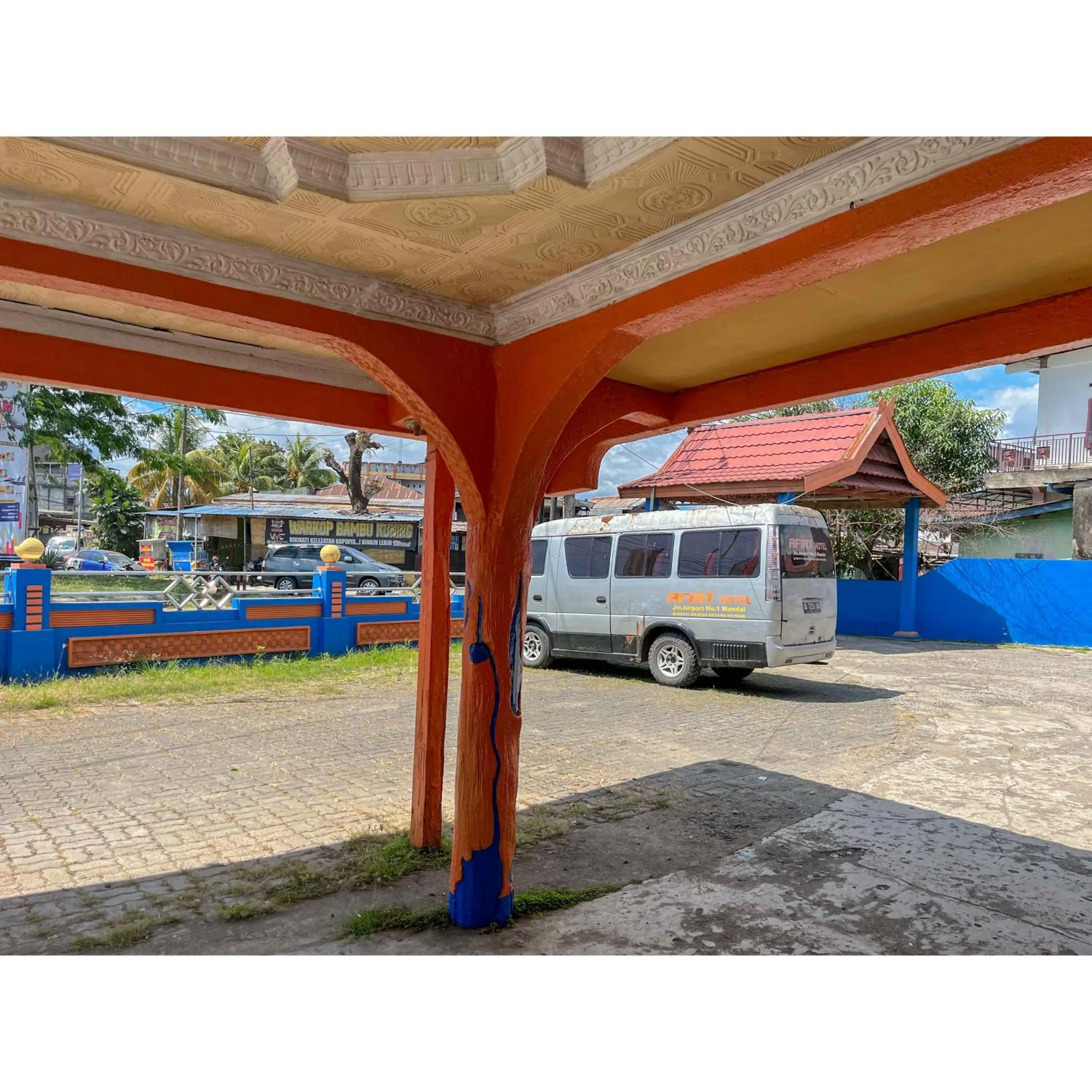 Parking in Afiat Hotel Maros Makassar RedPartner