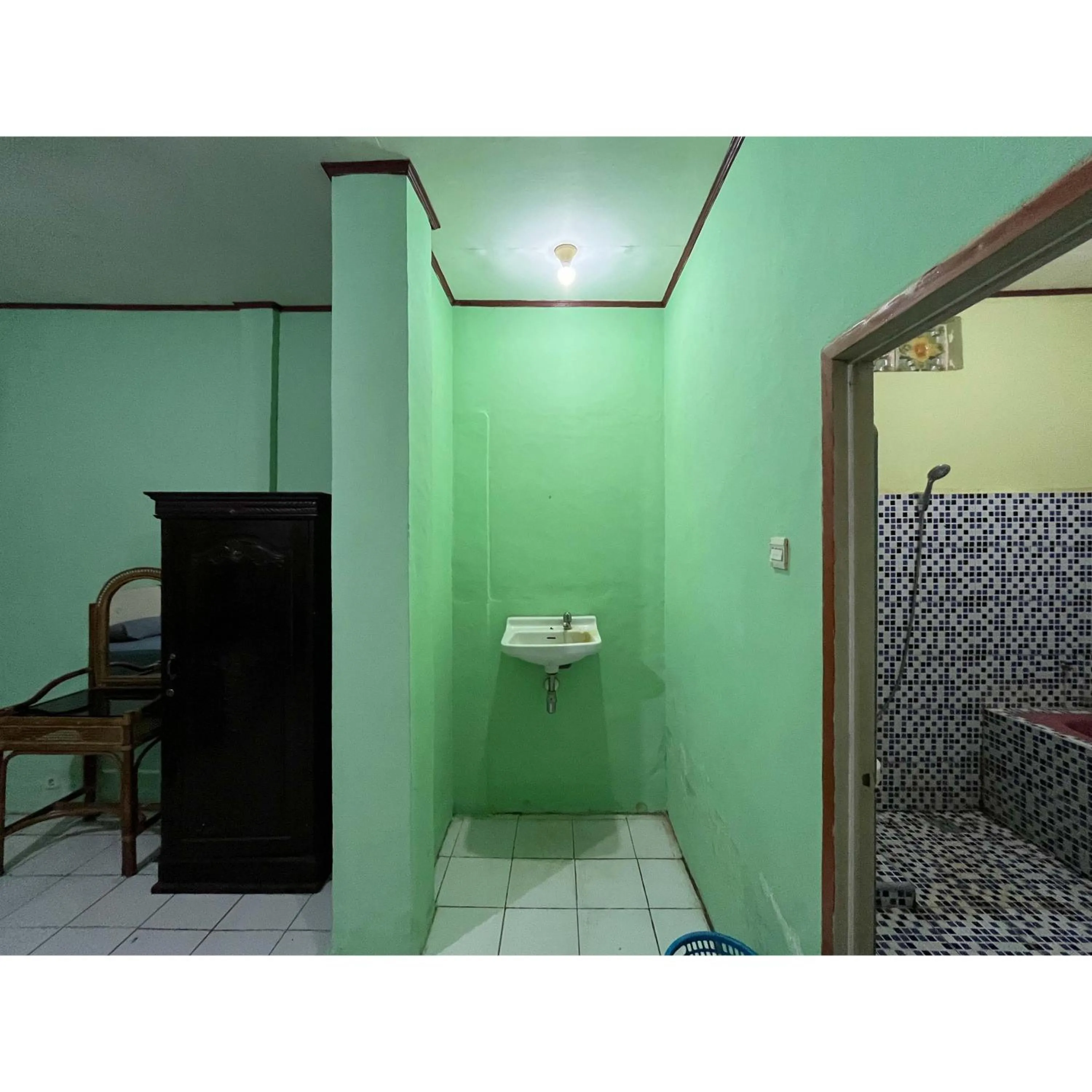 Bathroom in Afiat Hotel Maros Makassar RedPartner