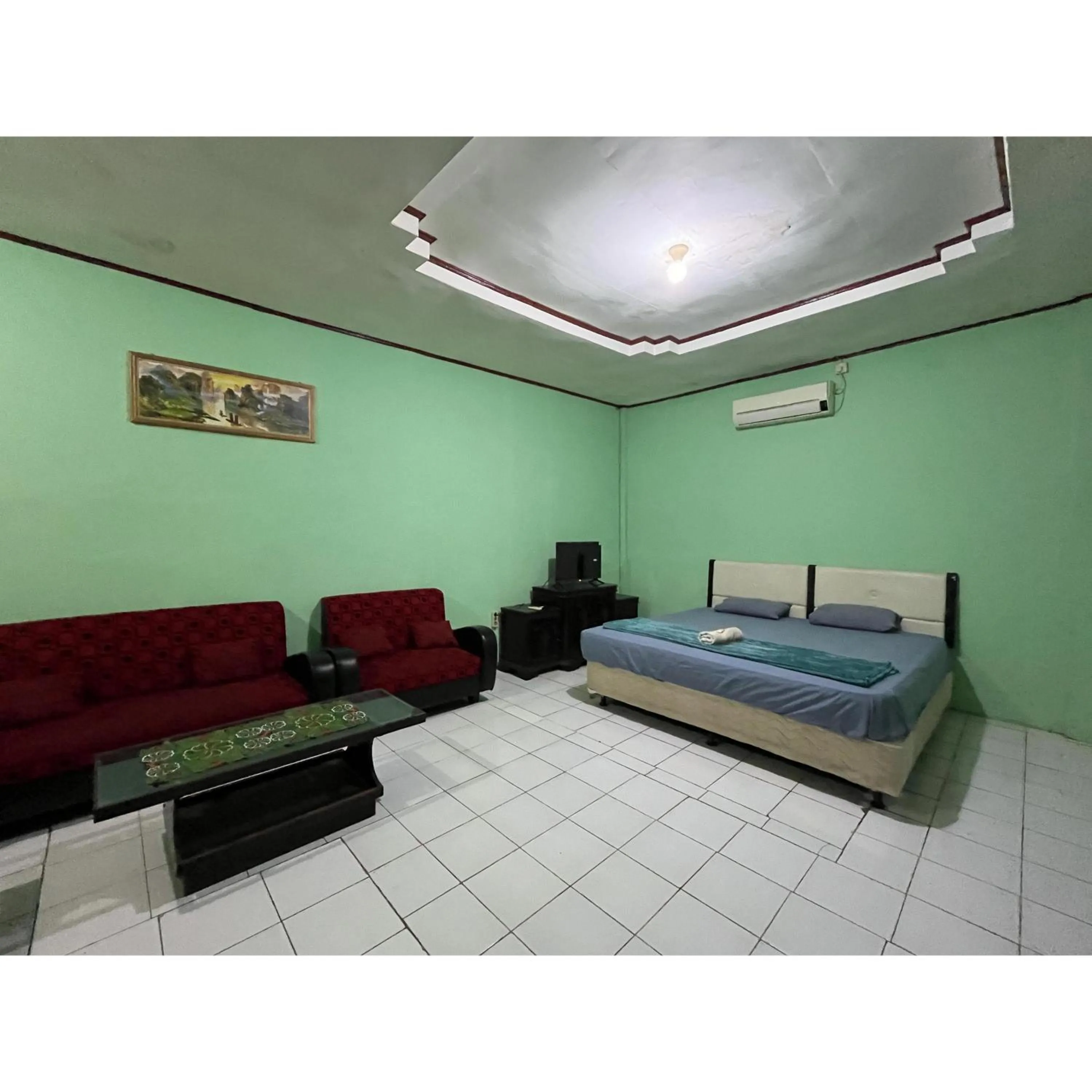 Bedroom, Bed in Afiat Hotel Maros Makassar RedPartner