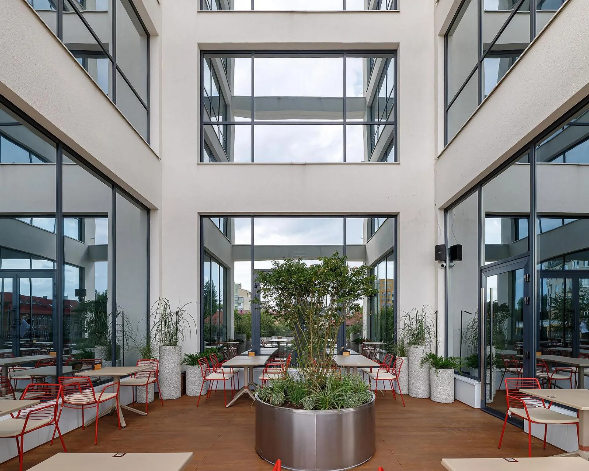 Restaurant/places to eat in LEV Lifestyle Hotel - Maestro