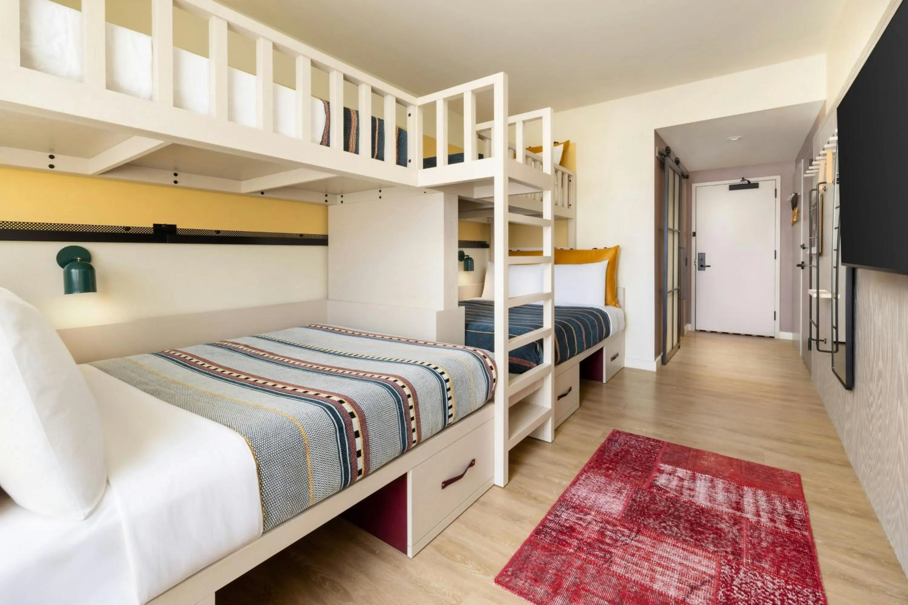 Photo of the whole room, Bed in Moxy Allentown Downtown