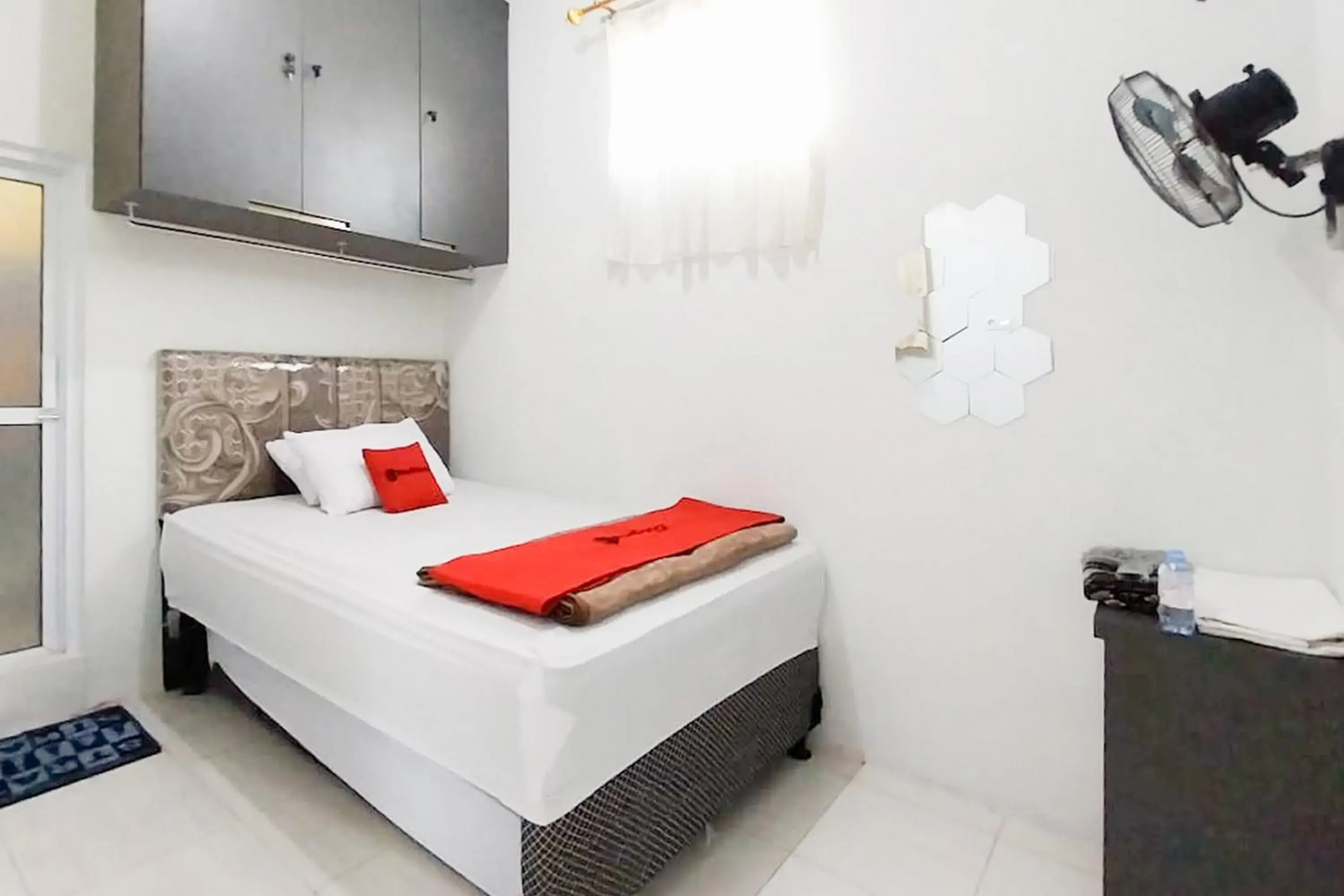 Single Room - single occupancy in RedDoorz Syariah at GCL Bukittinggi Single Room - single occupancy in RedDoorz Syariah at GCL Bukittinggi