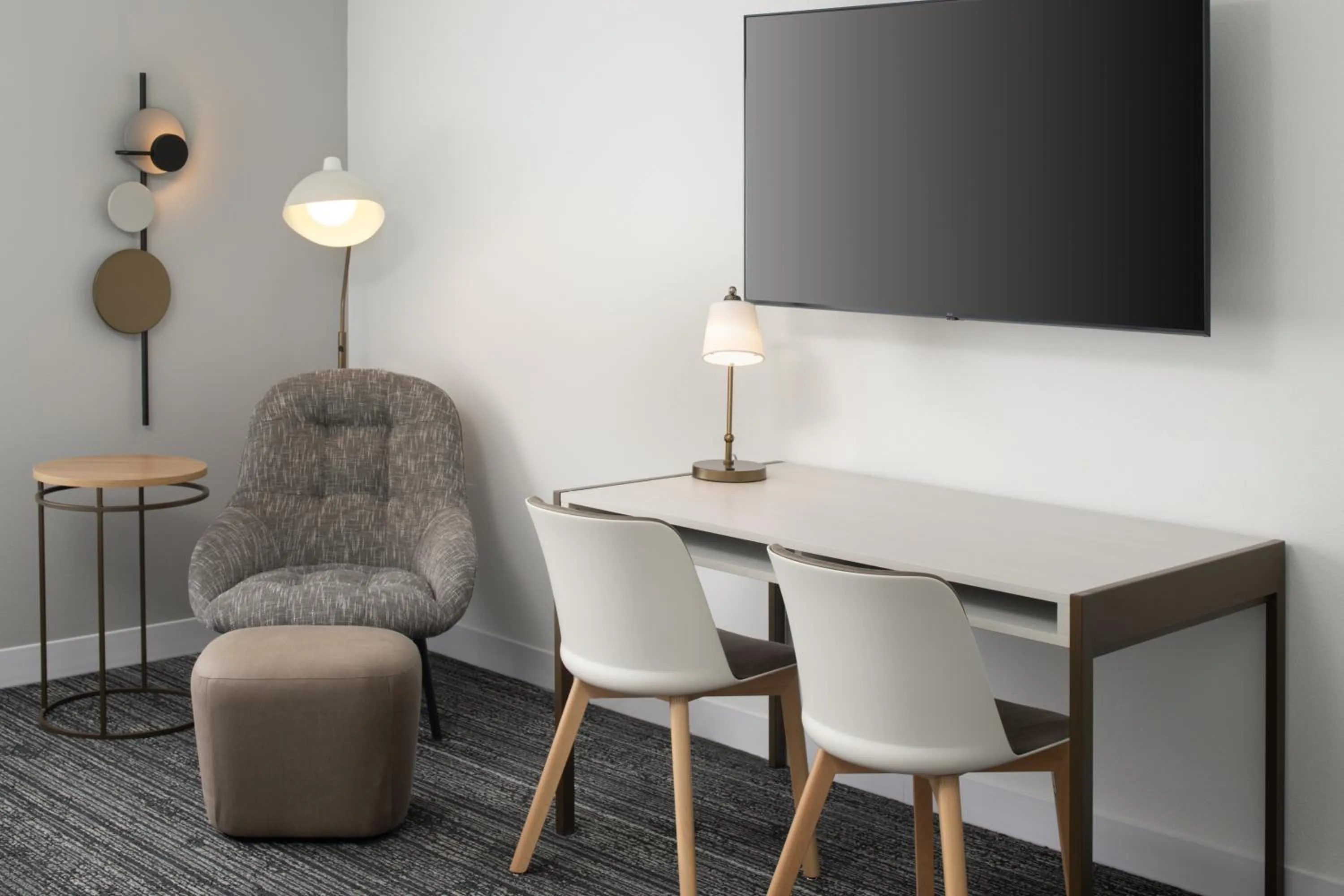 TV and multimedia in TownePlace Suites by Marriott Eugene