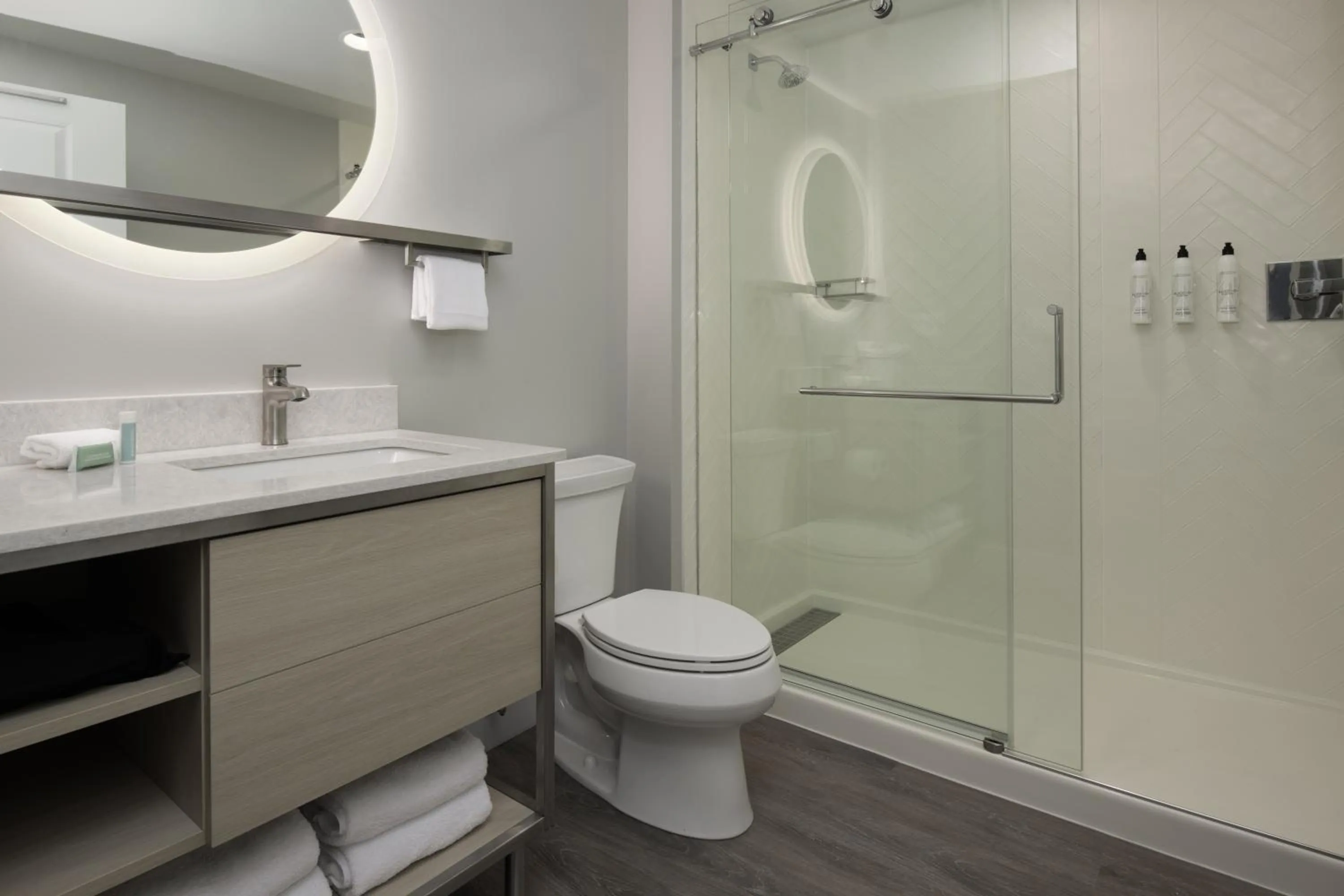 Bathroom in TownePlace Suites by Marriott Eugene