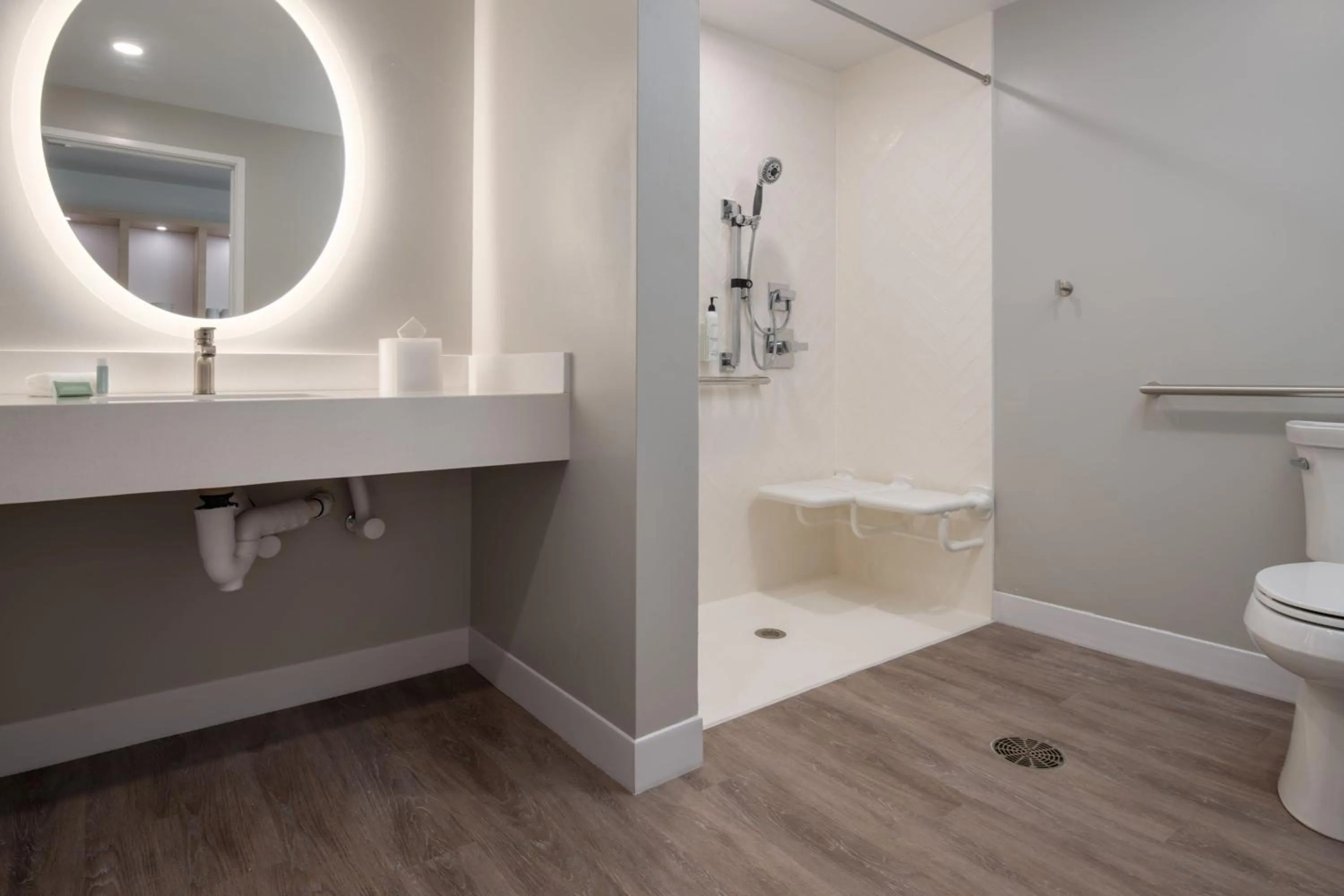 Bathroom in TownePlace Suites by Marriott Eugene