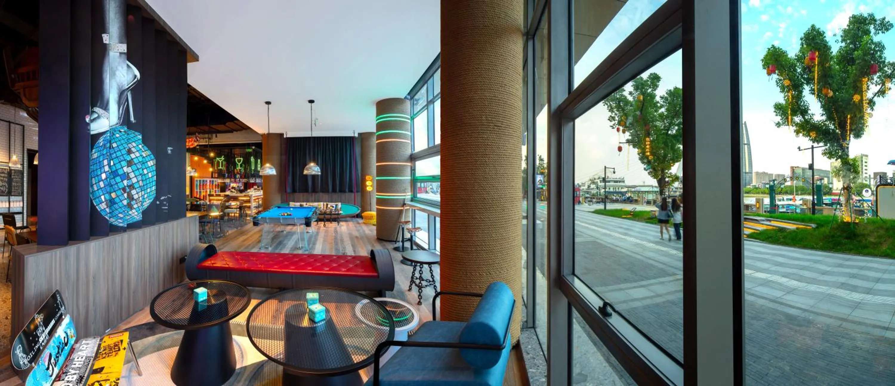 Communal lounge/ TV room in Moxy Ningbo Old Bund