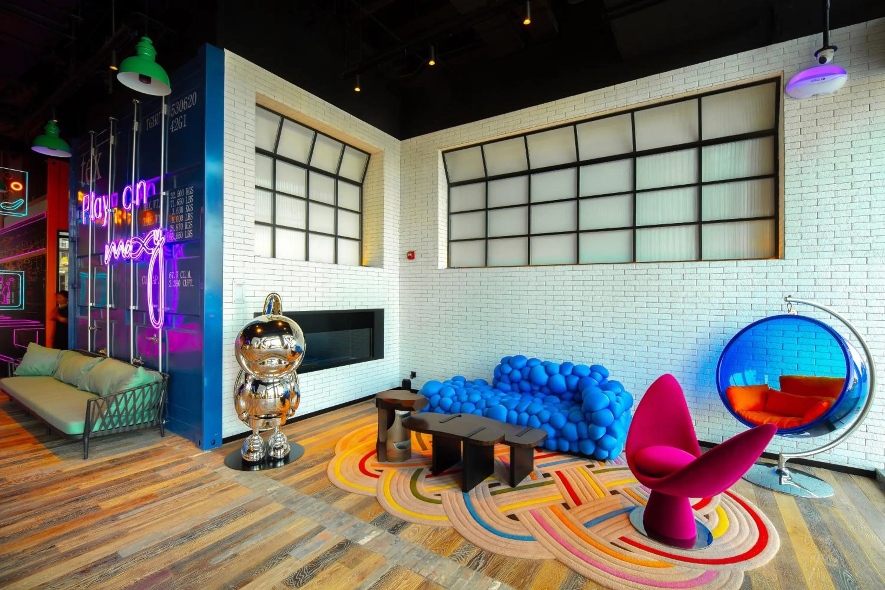 Communal lounge/ TV room in Moxy Ningbo Old Bund