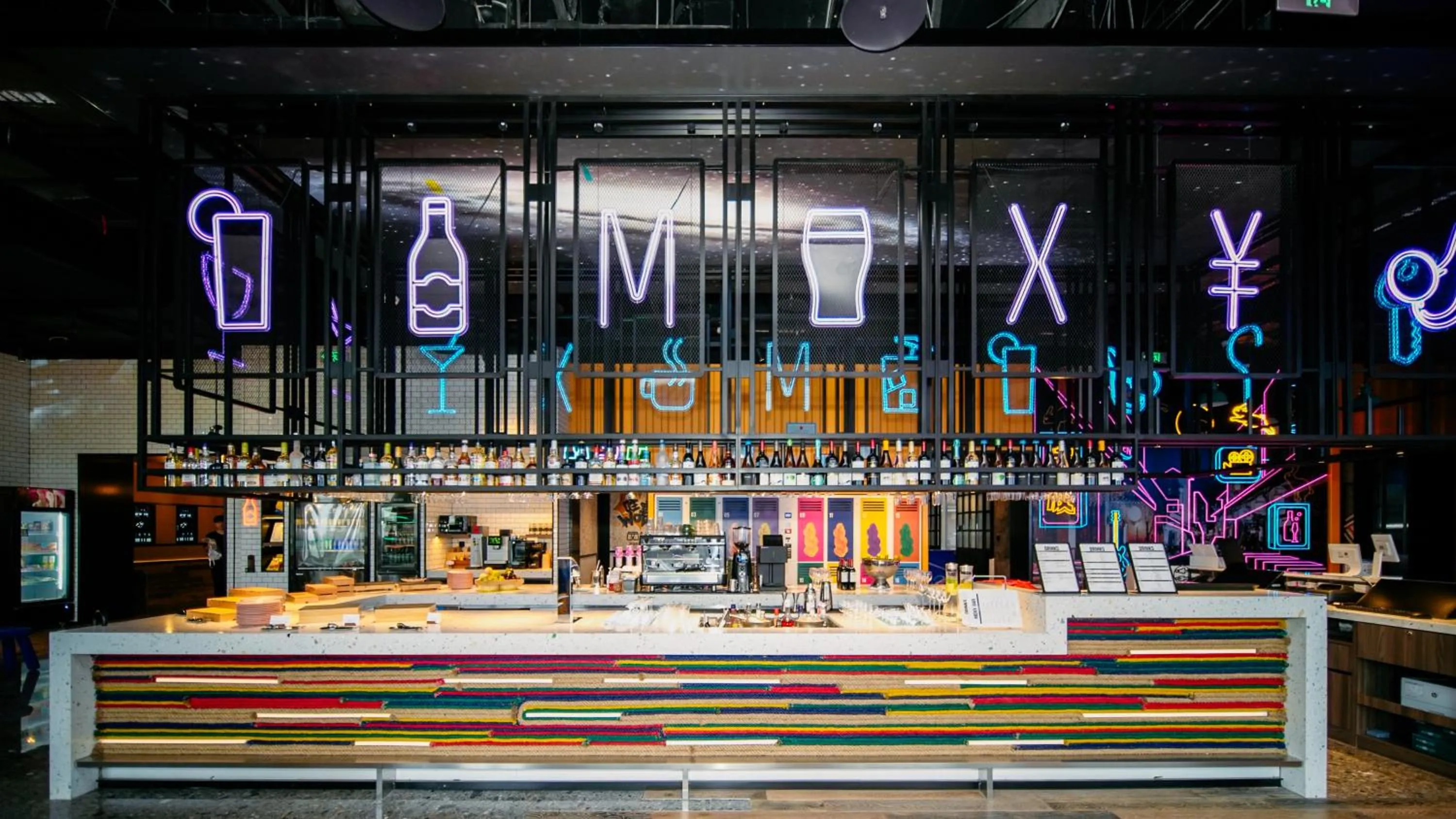 Lounge or bar in Moxy Ningbo Old Bund