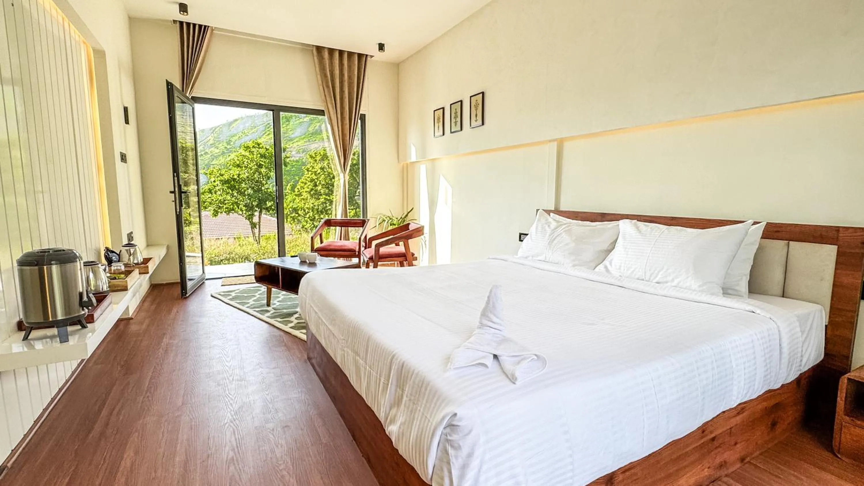 Bedroom, Bed in Tomorrowland Farms and Suites