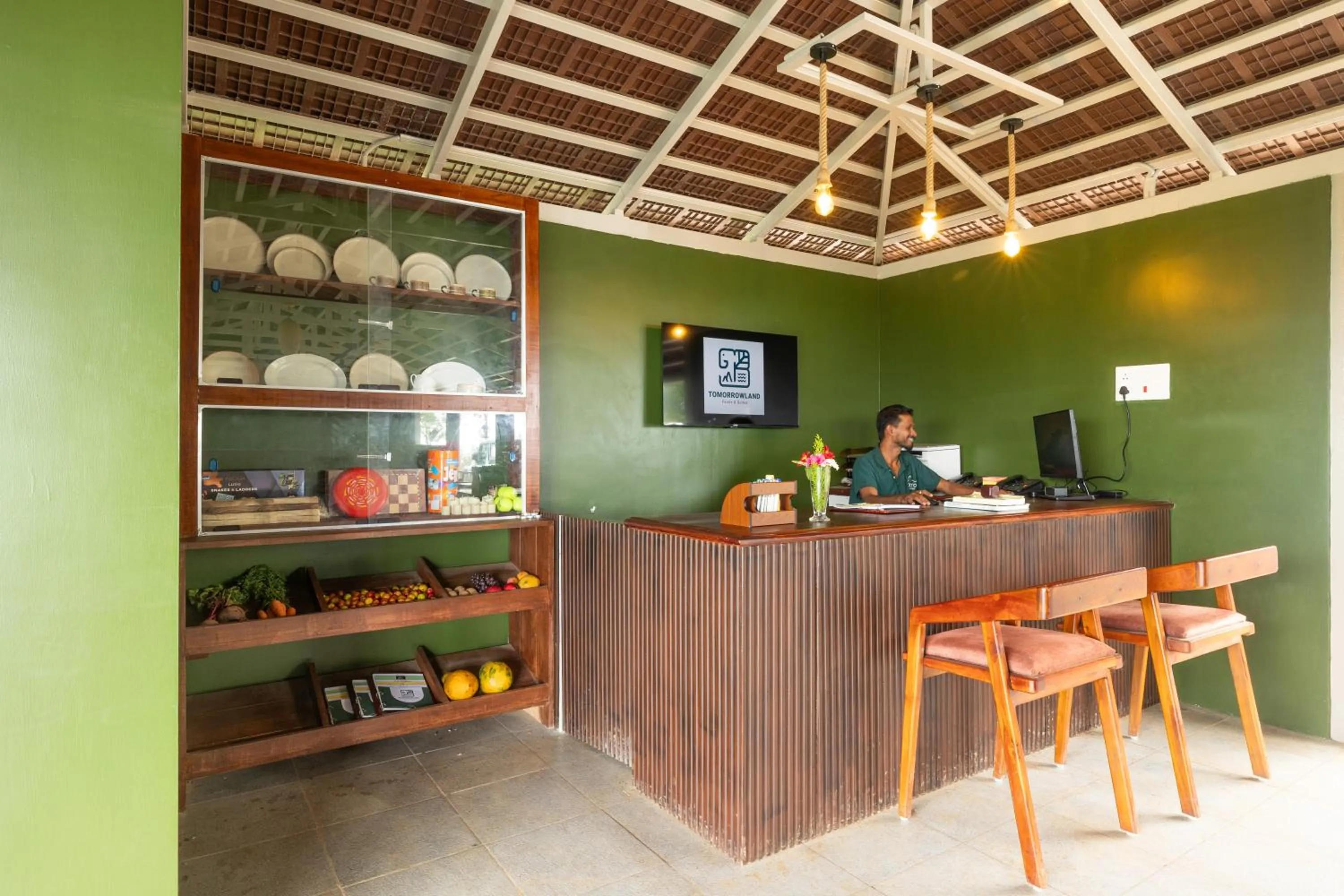 Restaurant/places to eat in Tomorrowland Farms and Suites