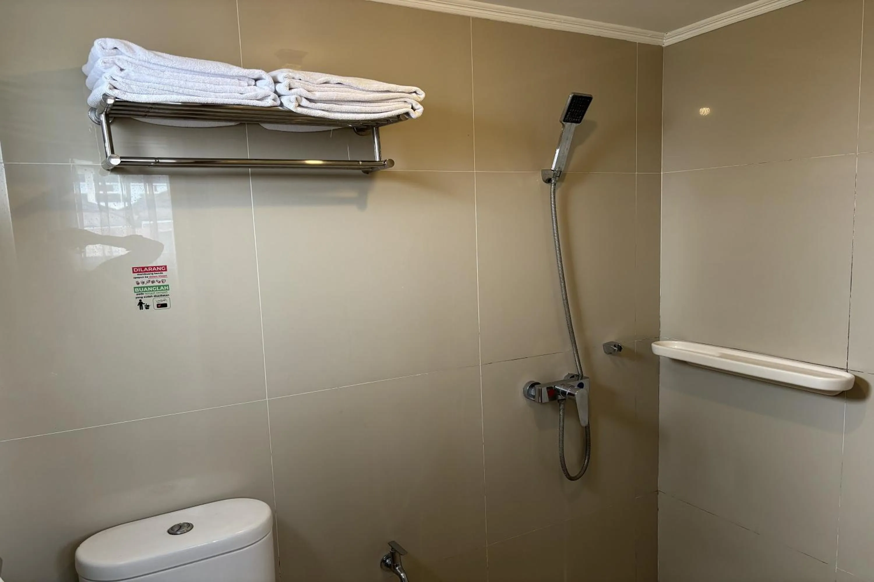 Shower in Hotel Pesona Bamboe Lembang