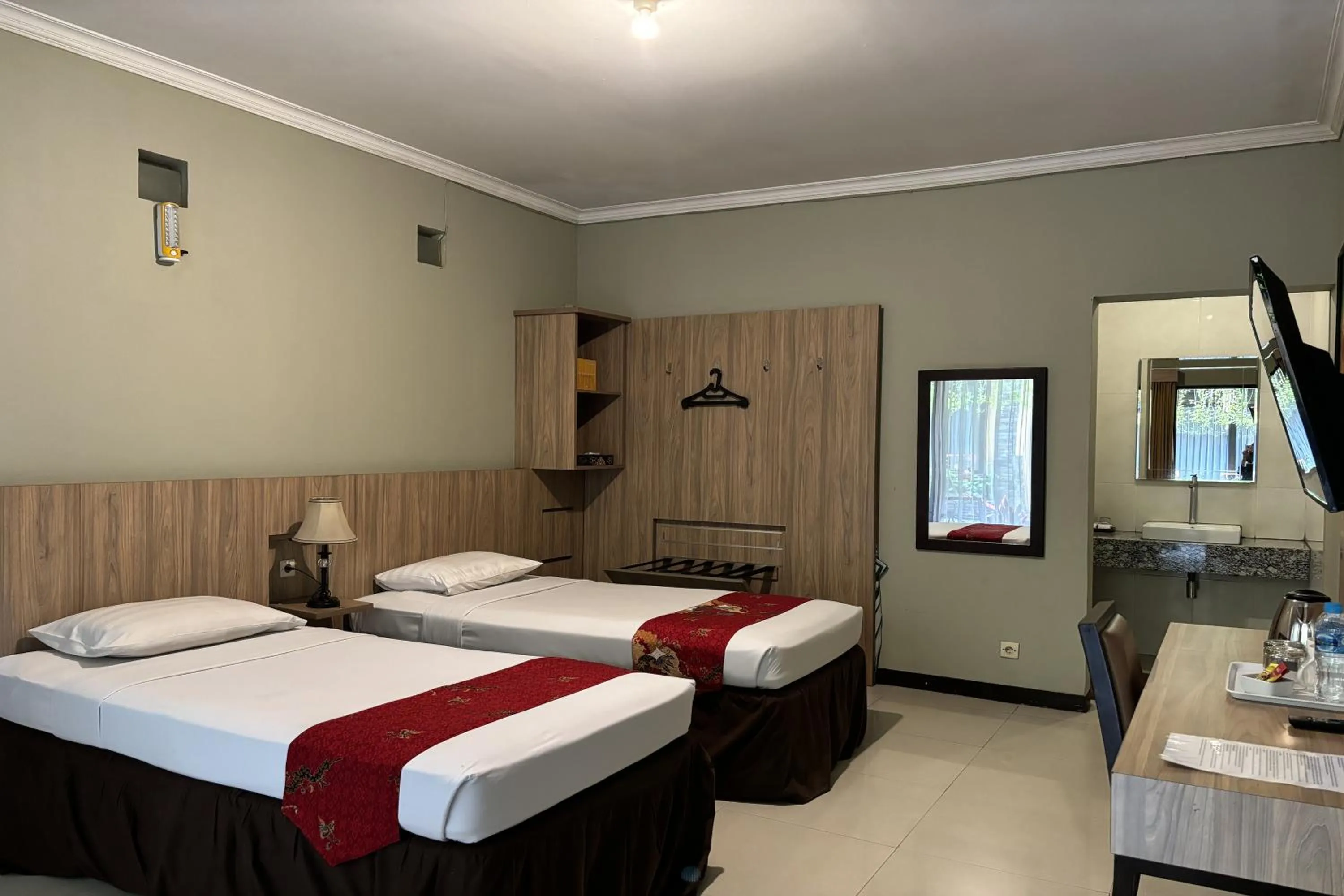 Bed in Hotel Pesona Bamboe Lembang