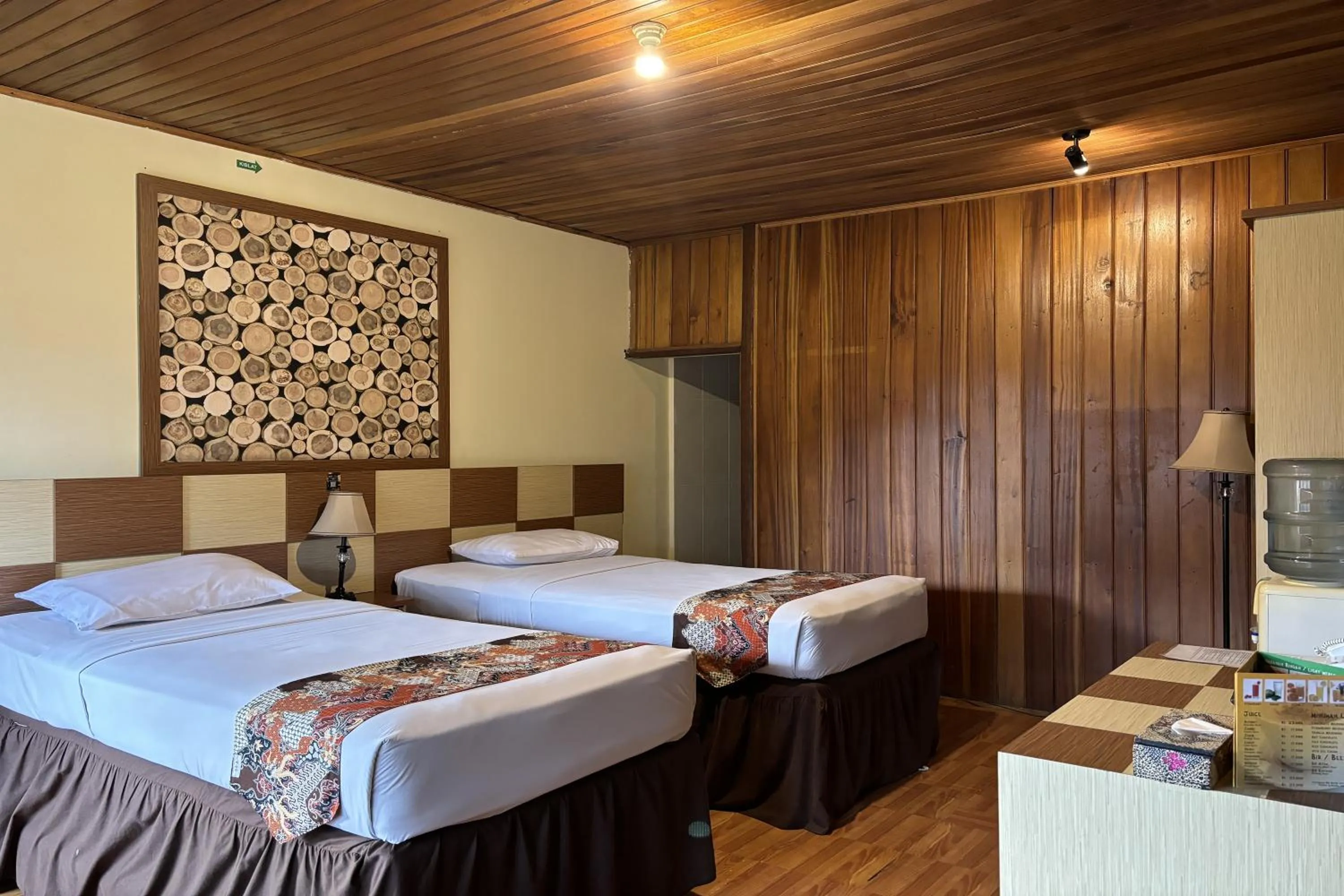 Bed in Hotel Pesona Bamboe Lembang