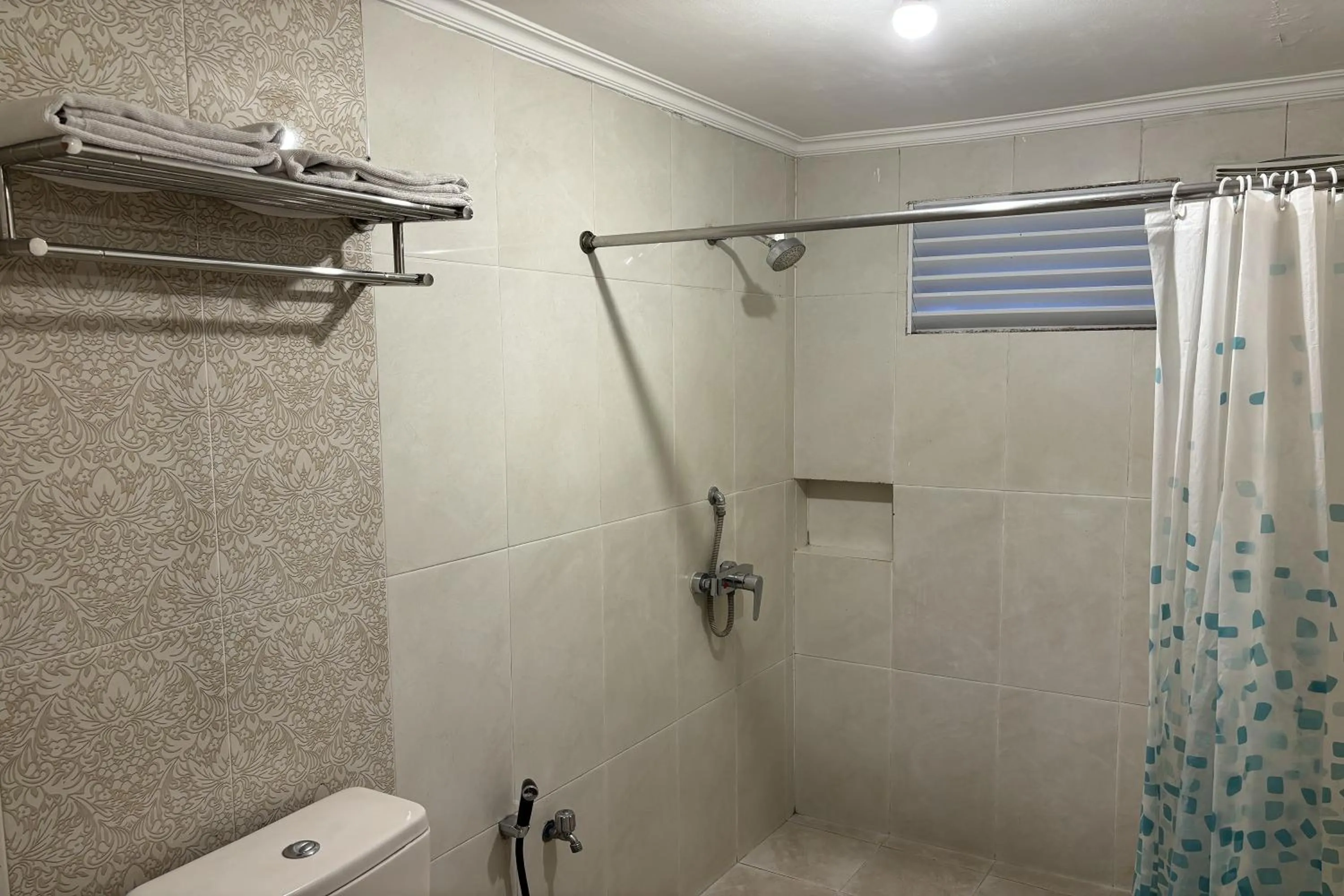 Shower in Hotel Pesona Bamboe Lembang