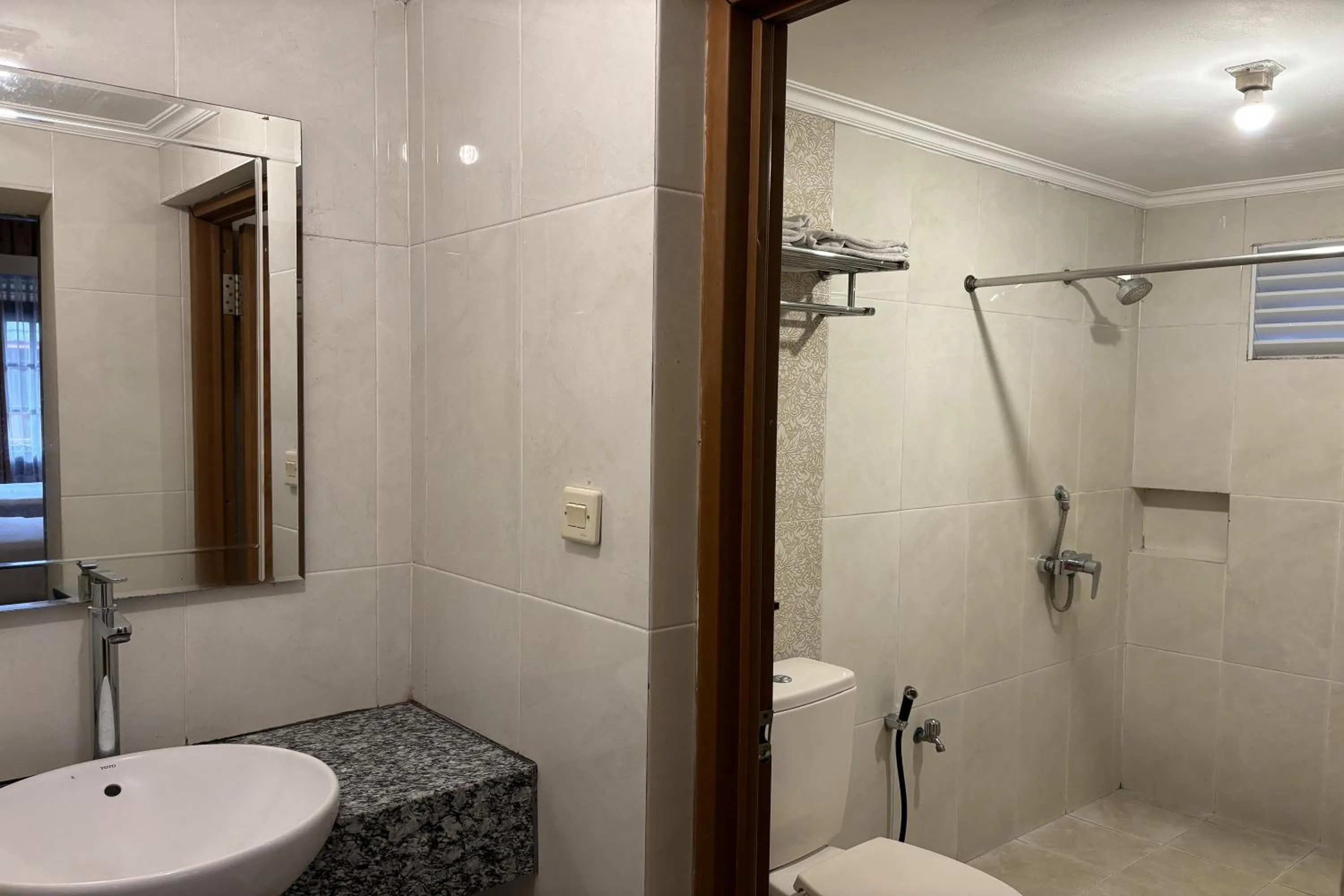 Shower in Hotel Pesona Bamboe Lembang